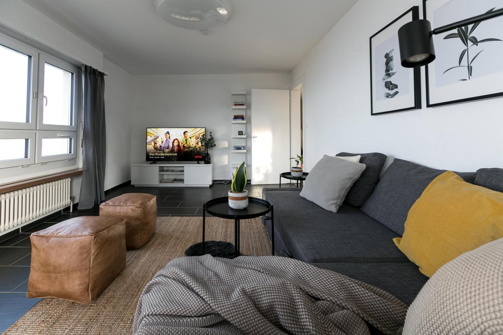 Apartment with Lake View