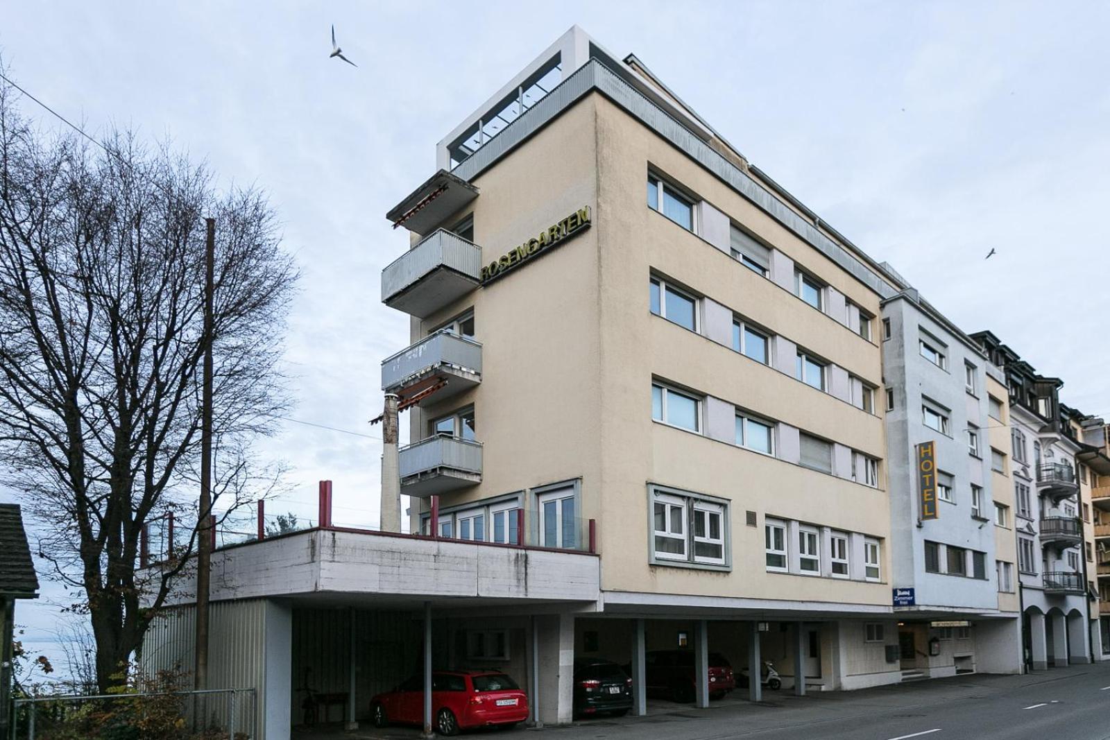 Apartment with Balcony - Photo 25