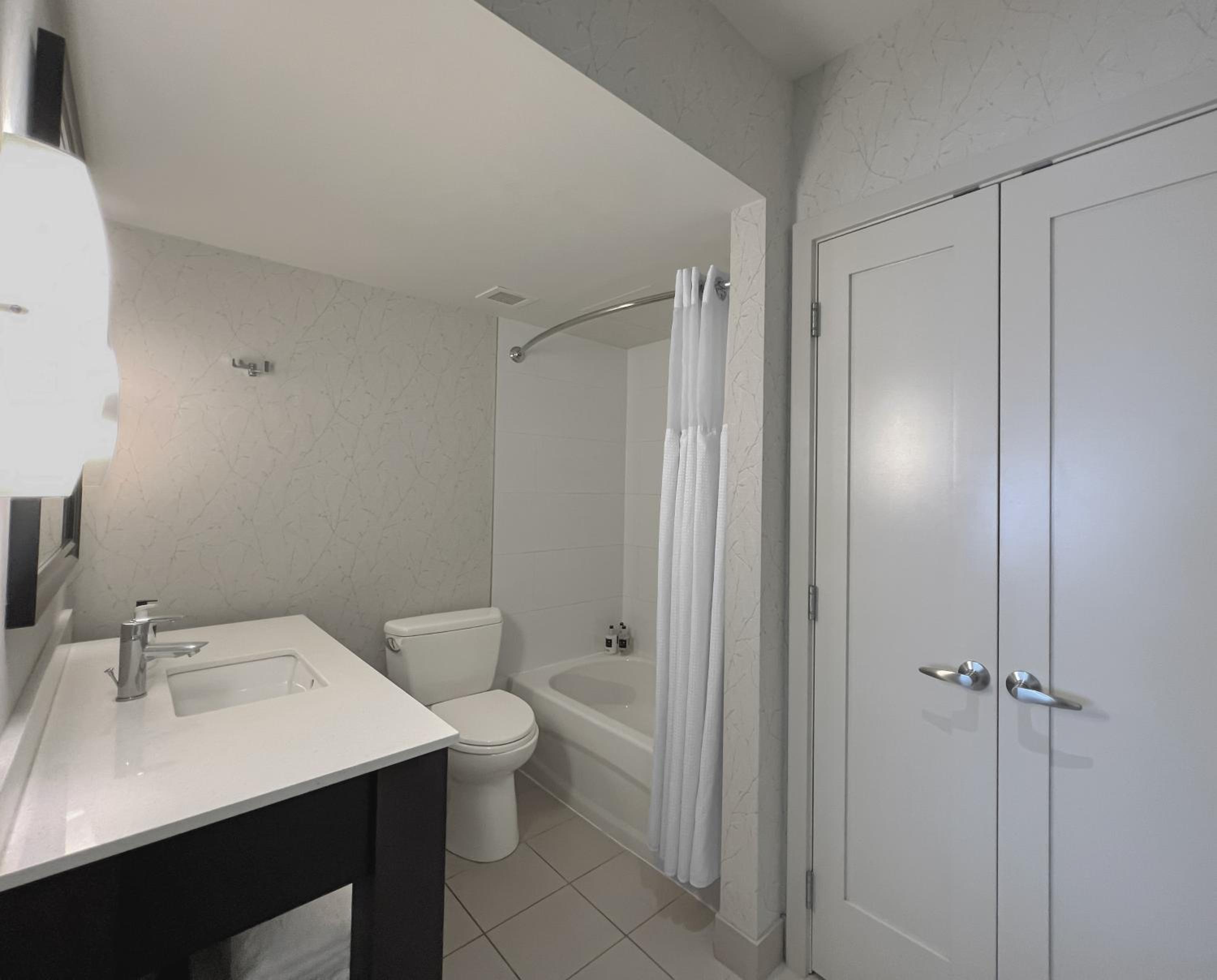 Coast Superior Room, Two Queen Beds - Photo 3
