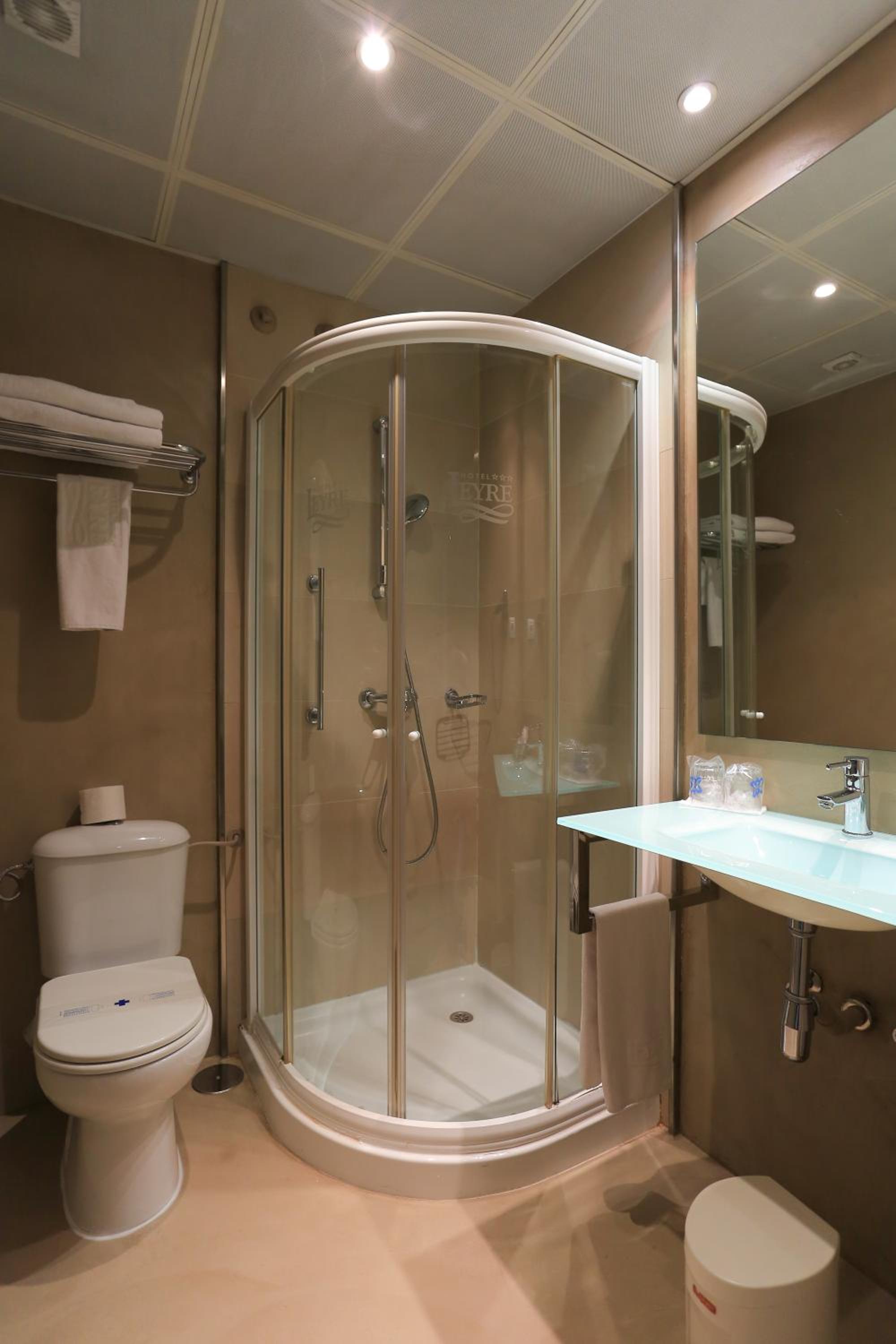 Twin Room - Photo 8