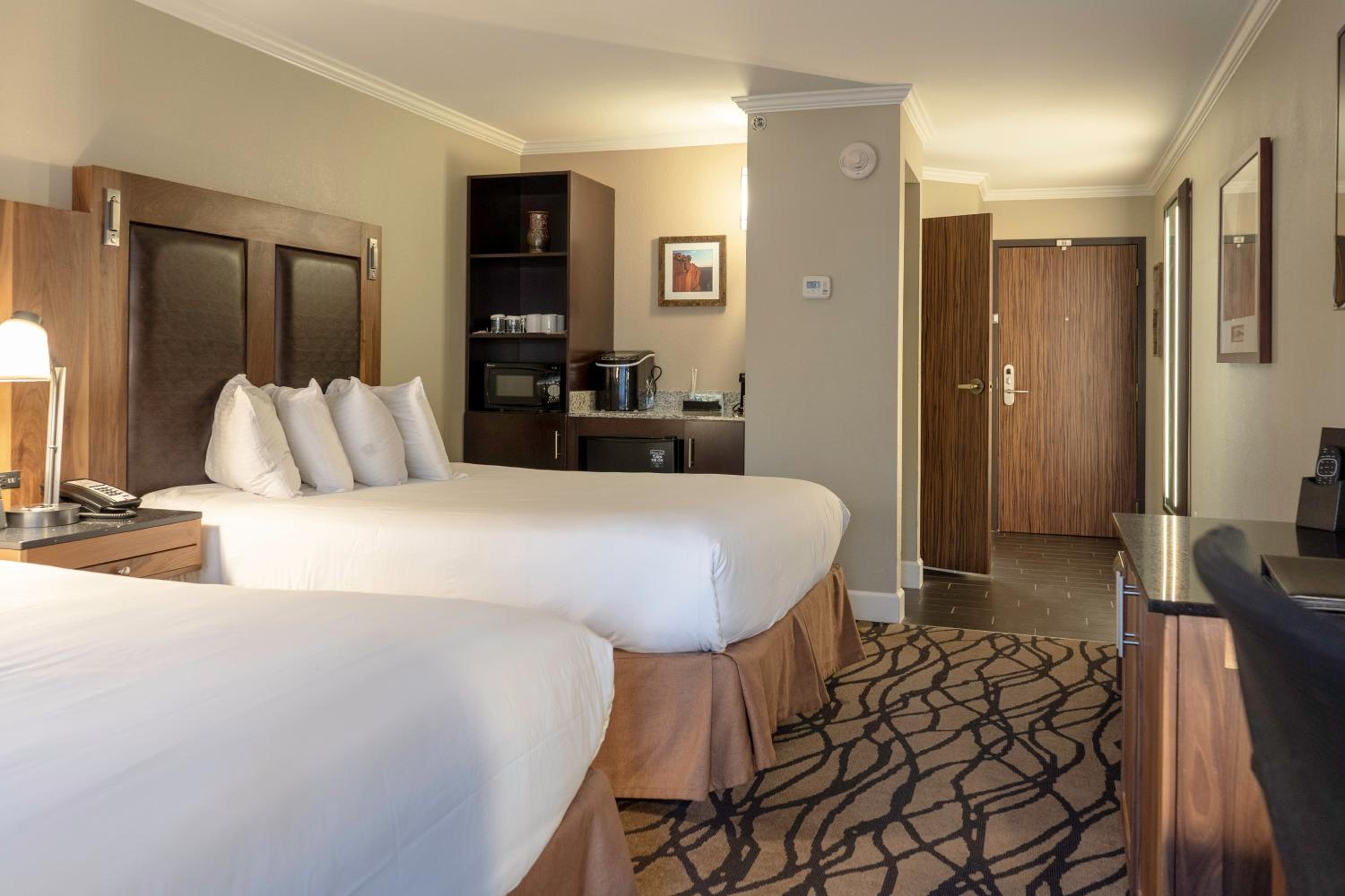 Deluxe Queen Room with Two Queen Beds - Photo 2