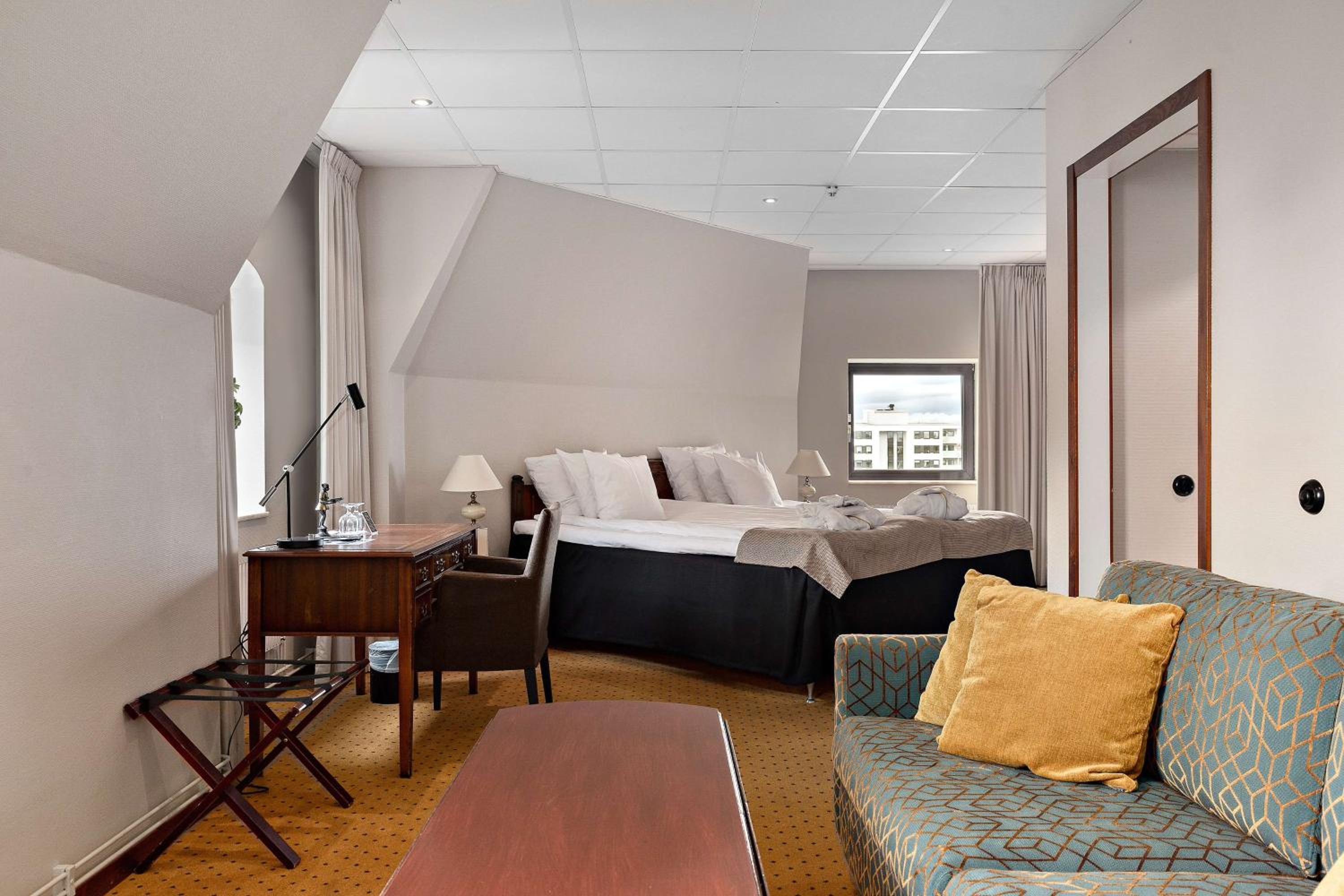 Junior Twin Suite with Sofa Bed photo 2