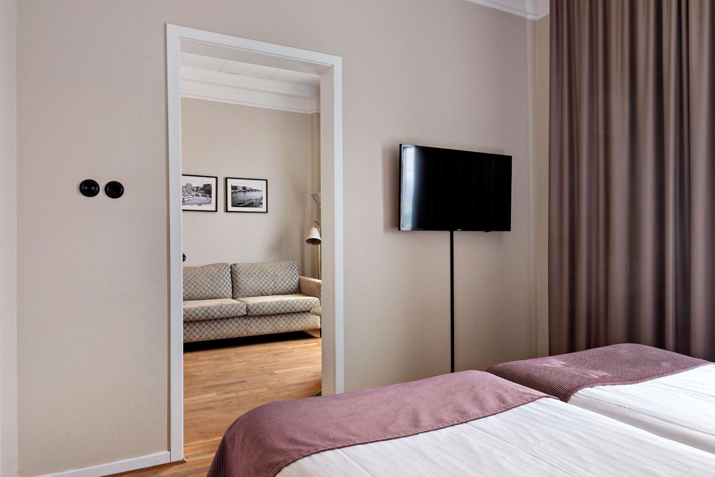 Junior Twin Suite with Sofa Bed photo 1