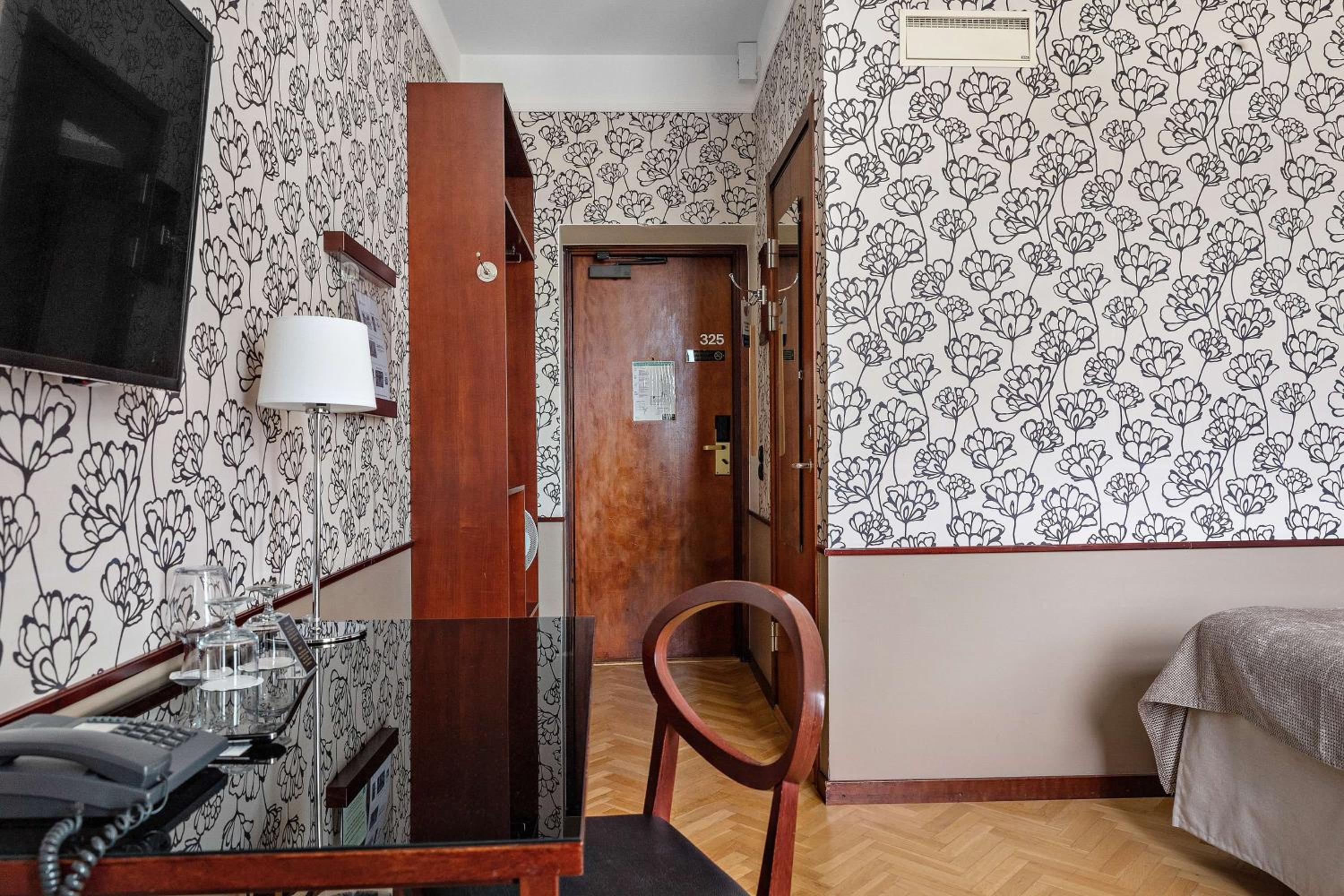 Standard Twin Room photo 2
