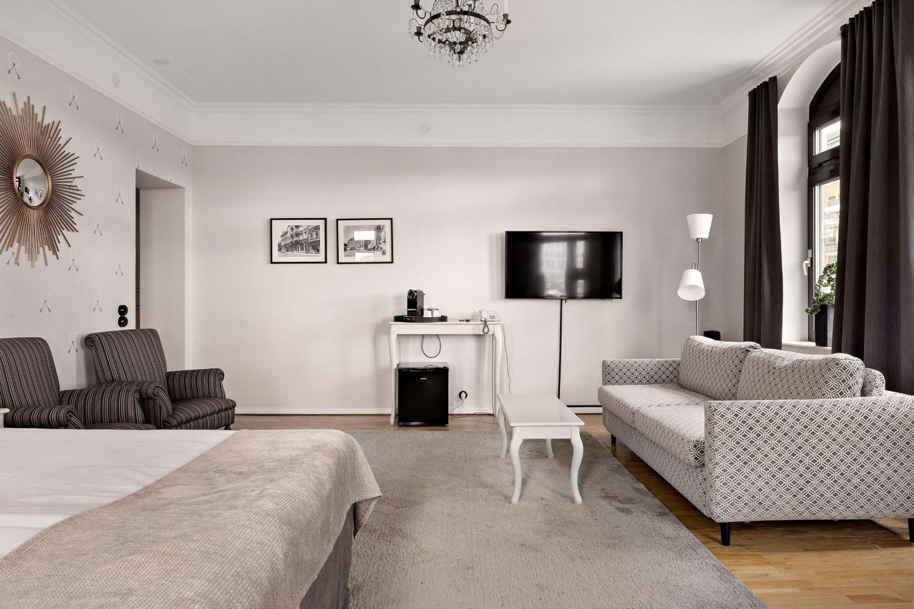 Junior Corner Twin Suite with Sofa Bed photo 2