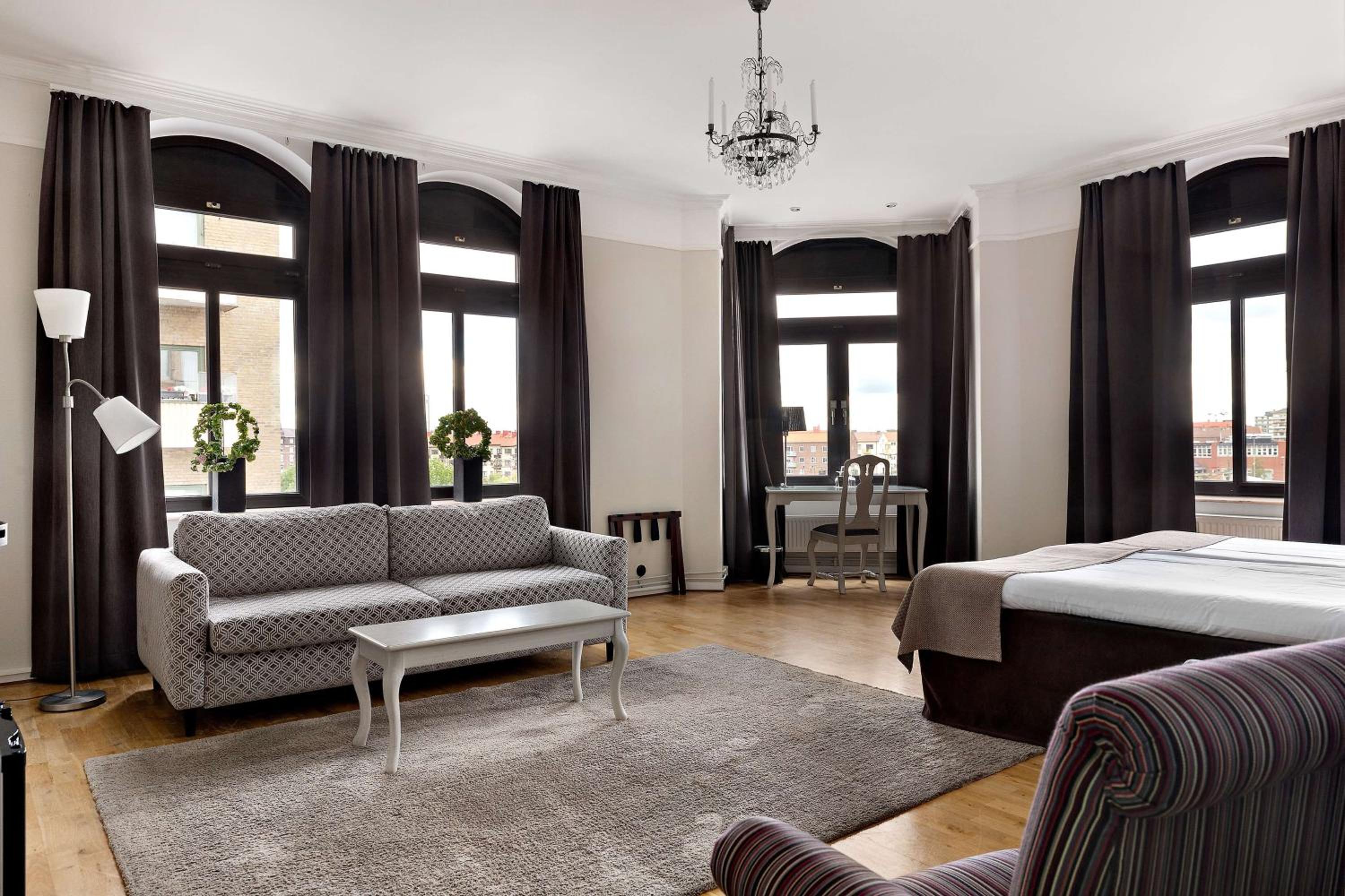 Junior Corner Twin Suite with Sofa Bed photo 1