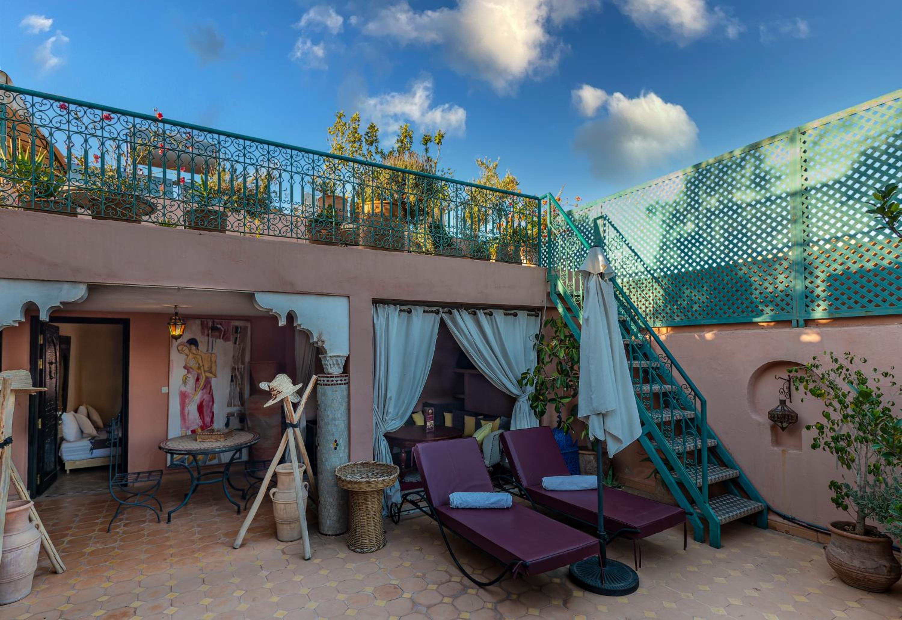 Deluxe Room - Photo 12