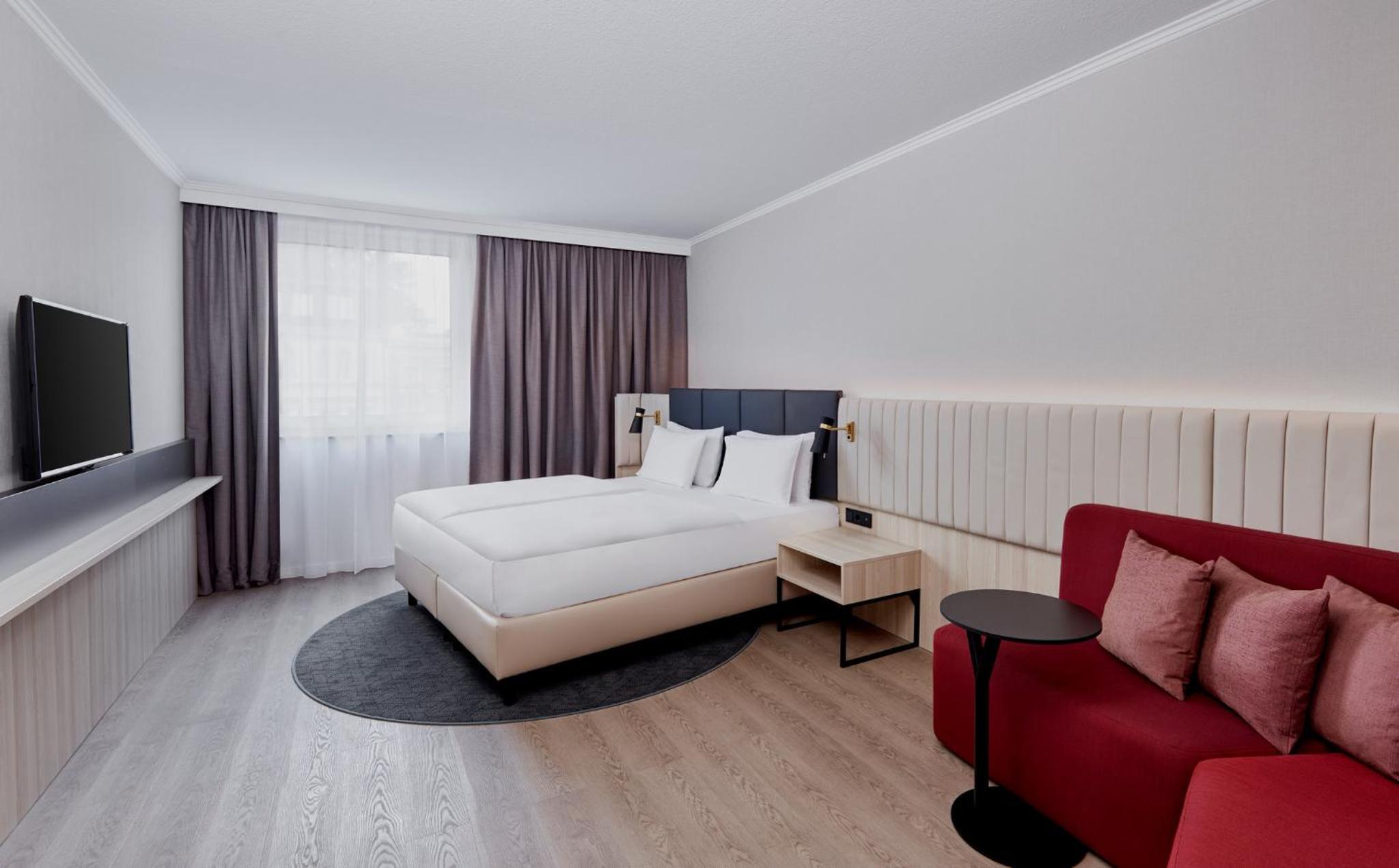 Premium King Room - Photo 12