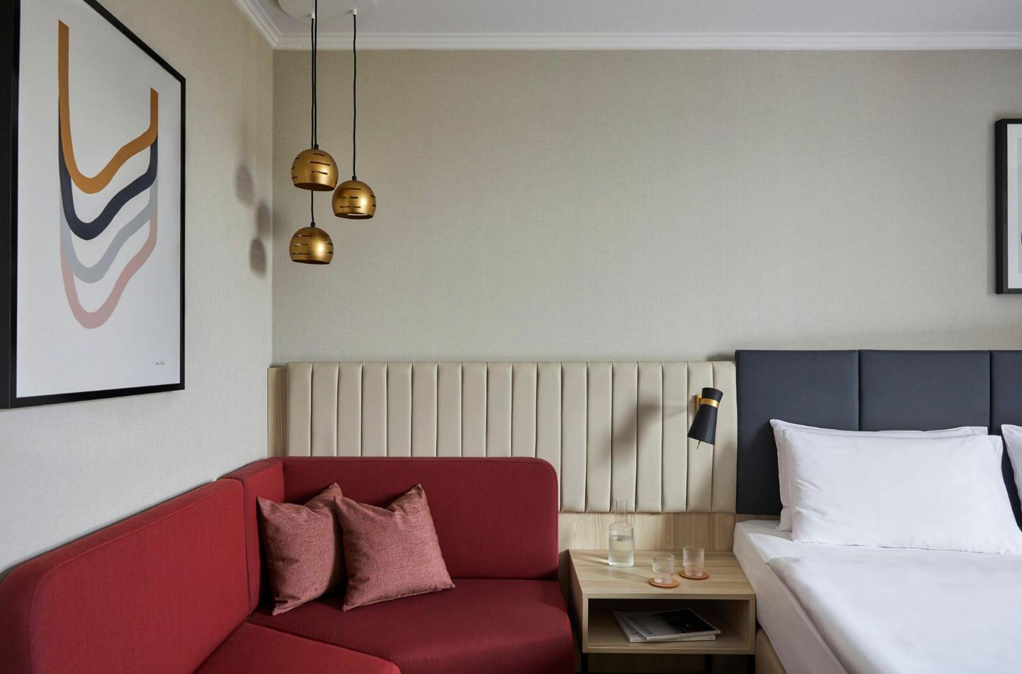 Premium King Room - Photo 13