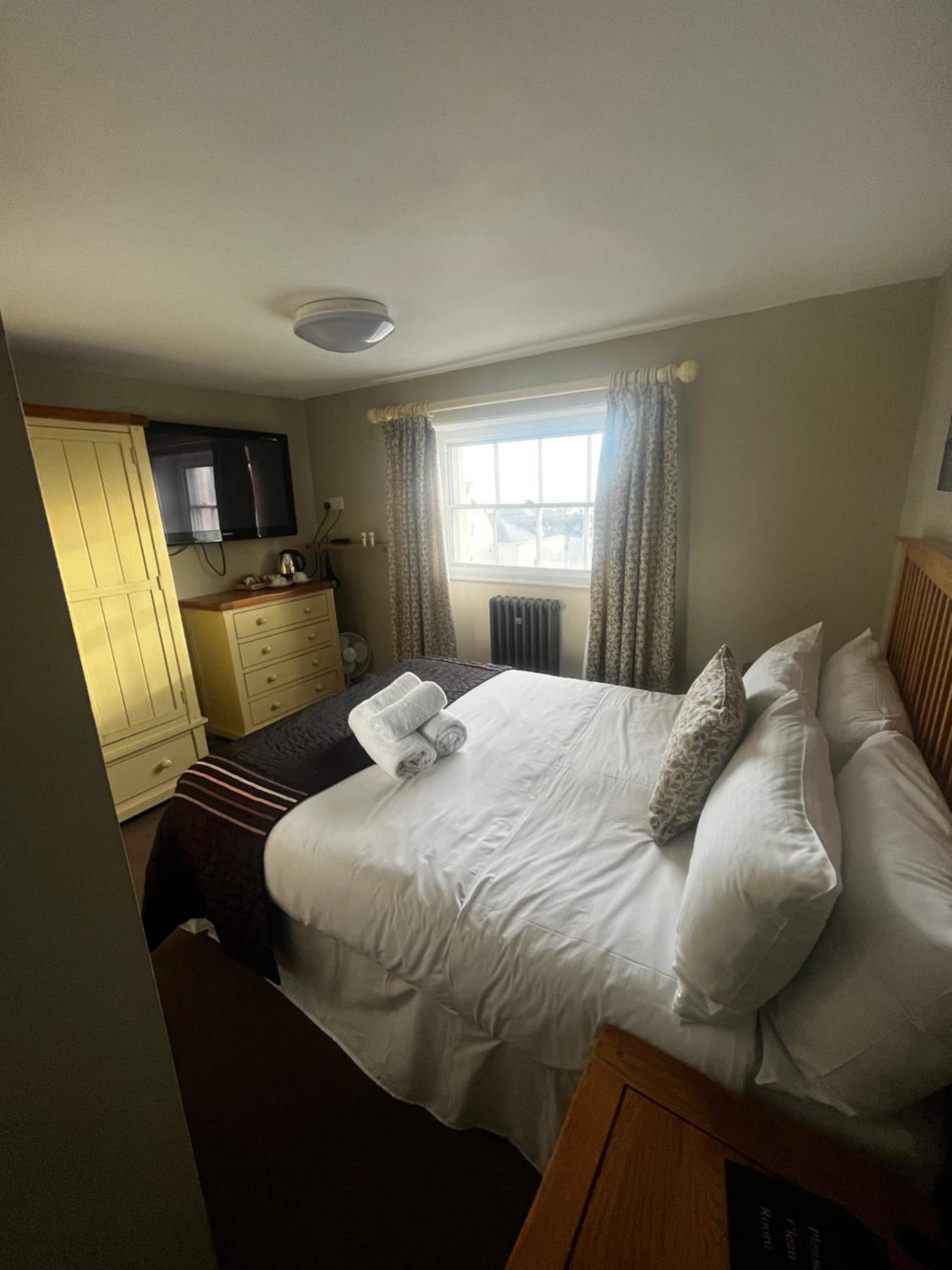 Double Room - Photo 5