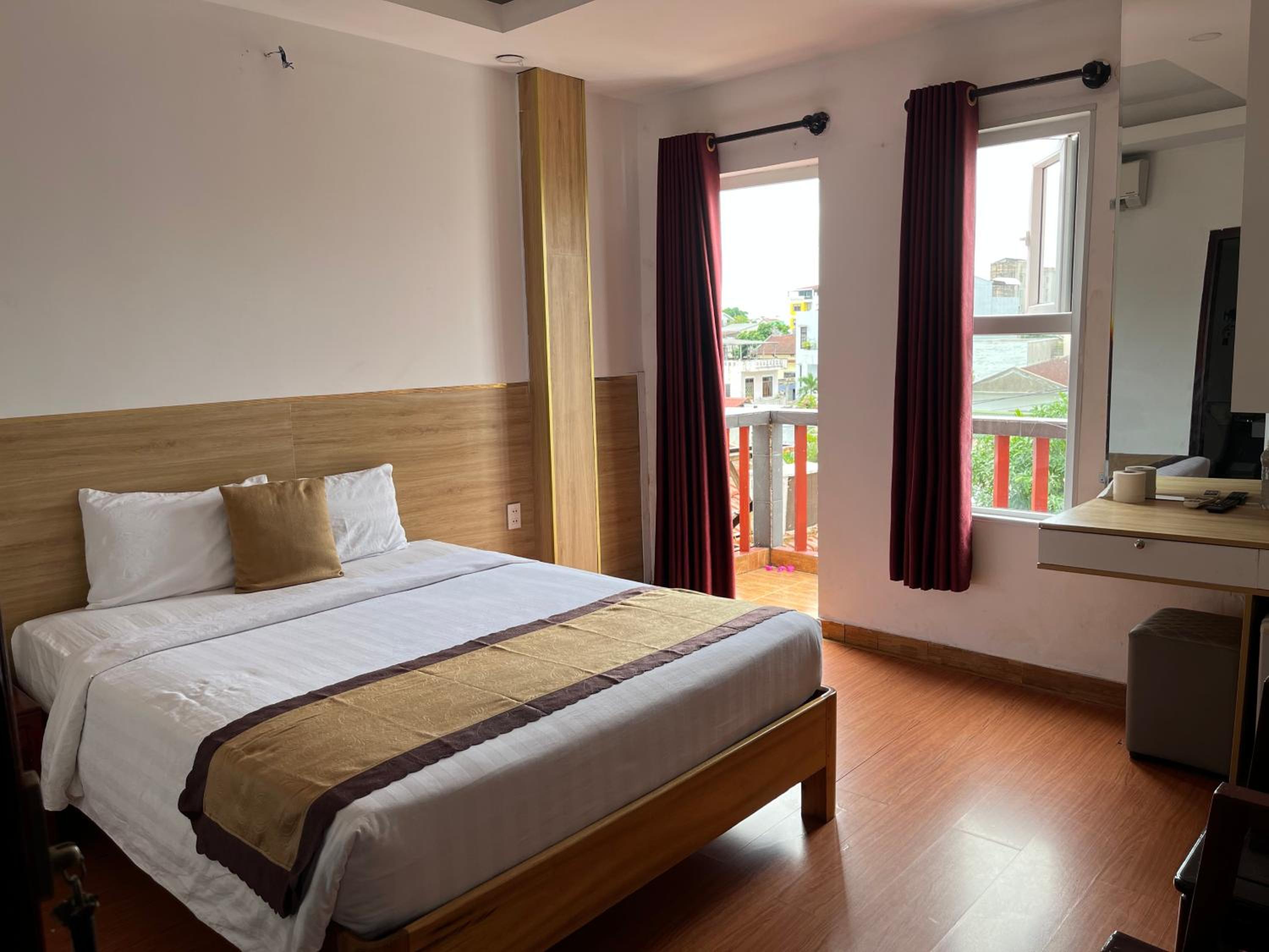 Deluxe Double Room with Balcony photo 2