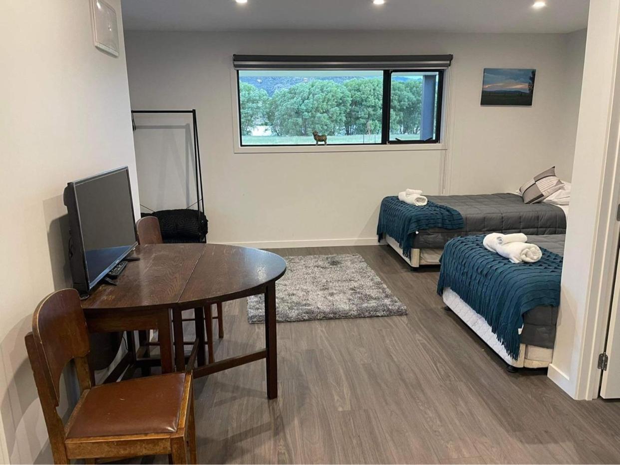 Twin Room with Lake View photo 3