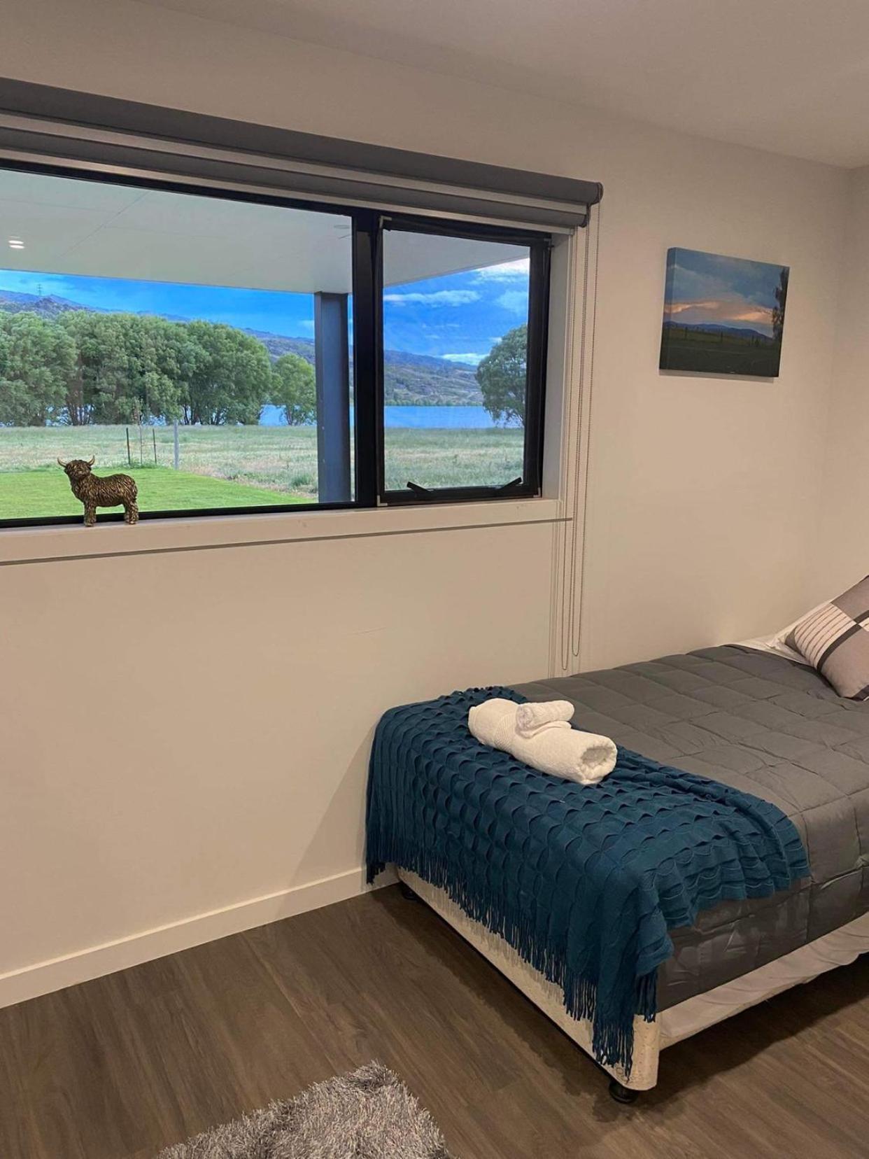 Twin Room with Lake View photo 1