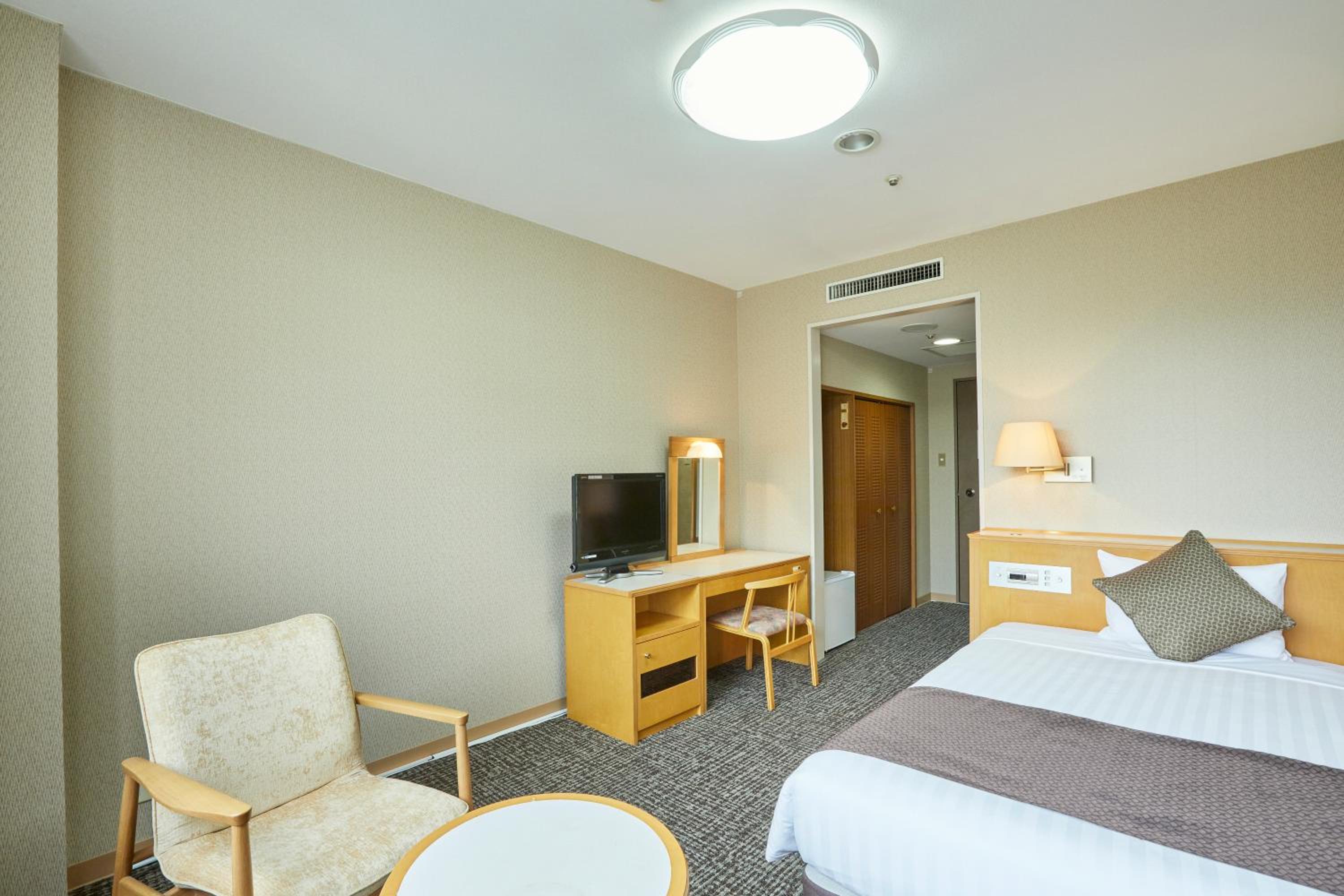 Semi Double Room (With Private Bath)