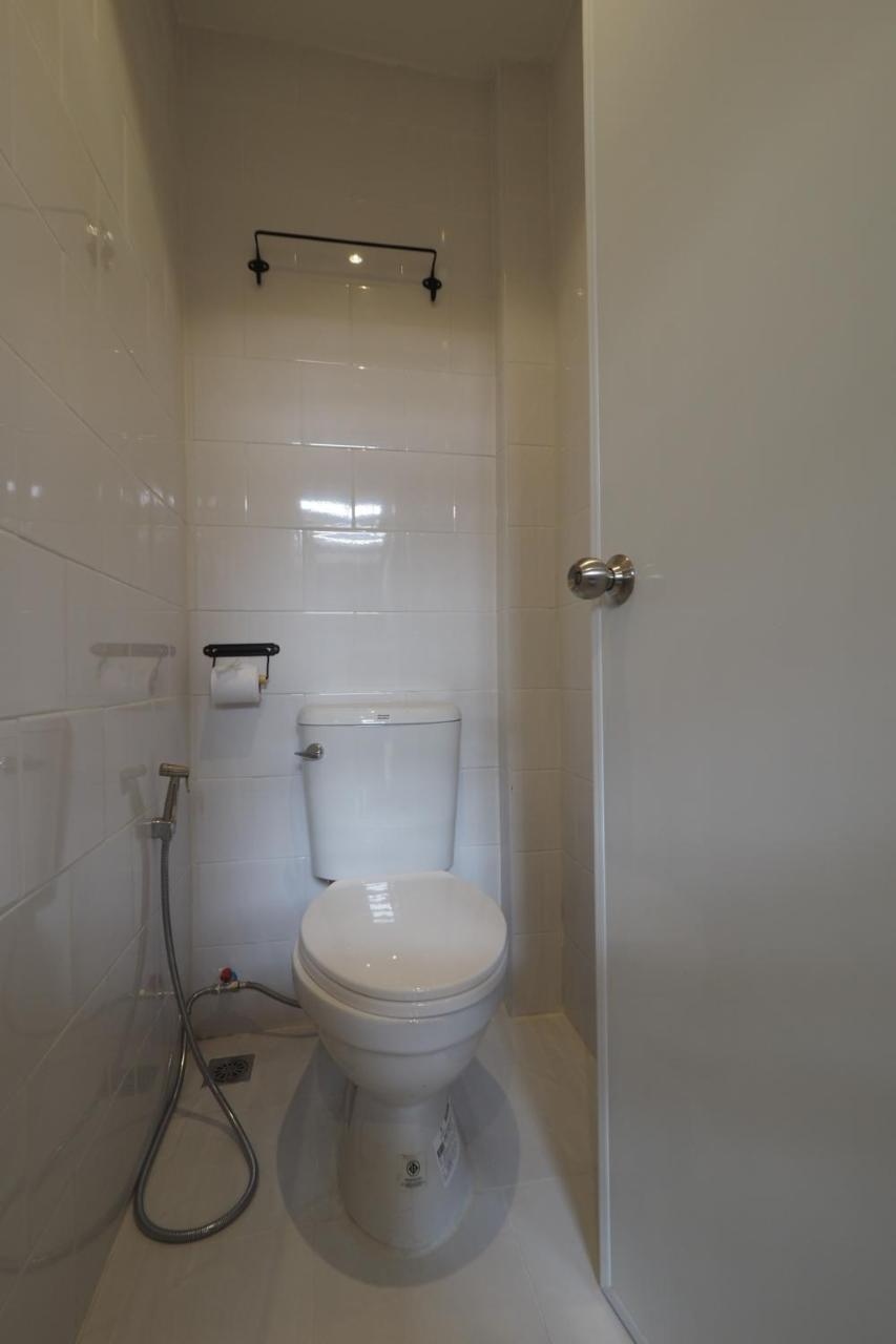 Family Room With Shared Bathroom photo 3