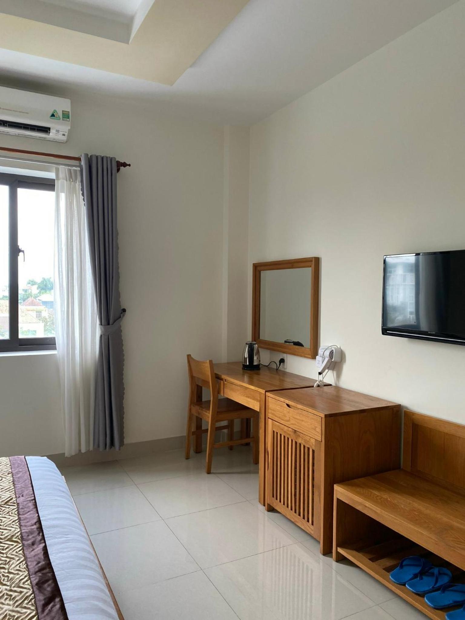 Standard King Room photo 3