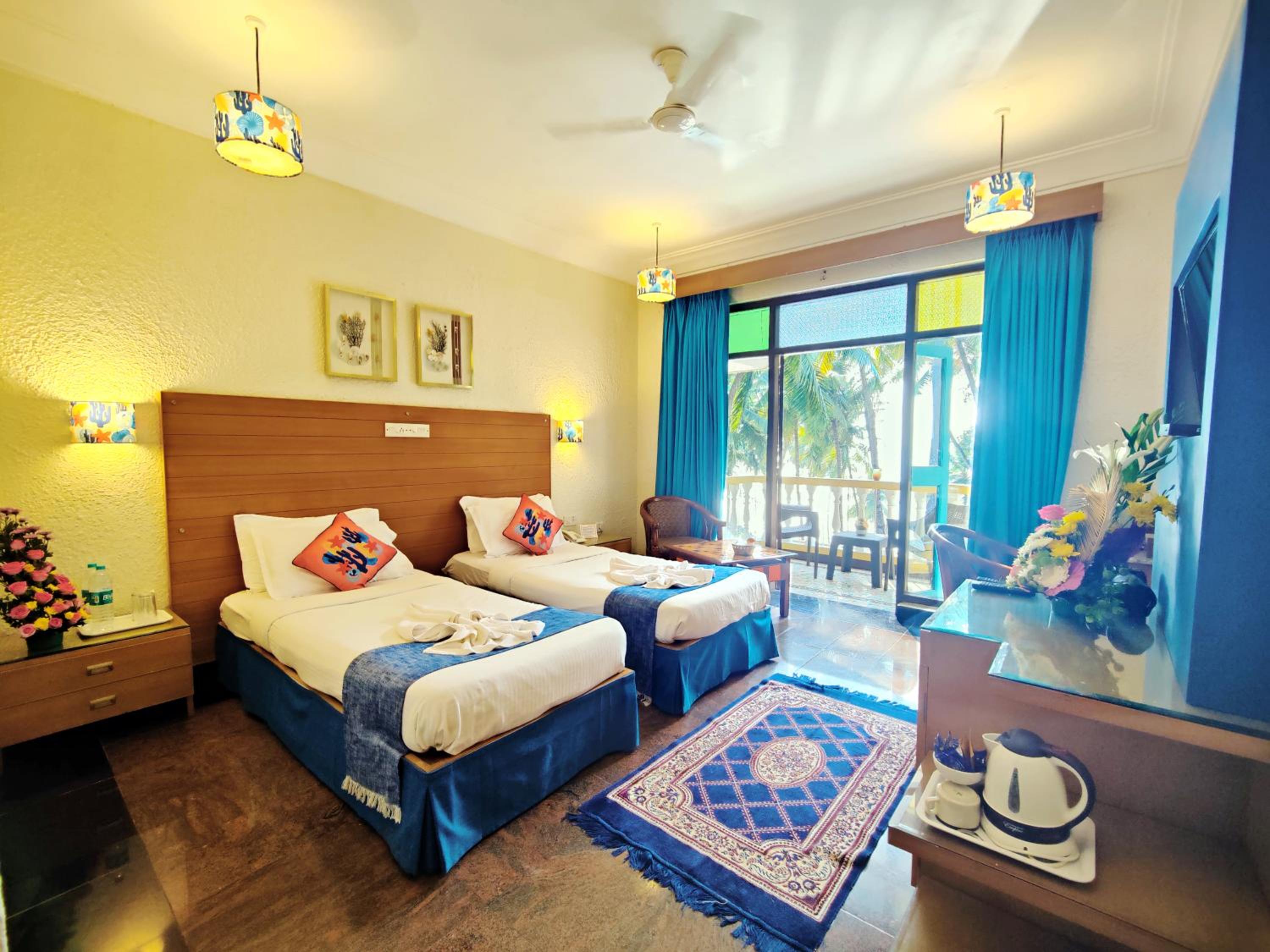 Deluxe Room with Sea View - Photo 1