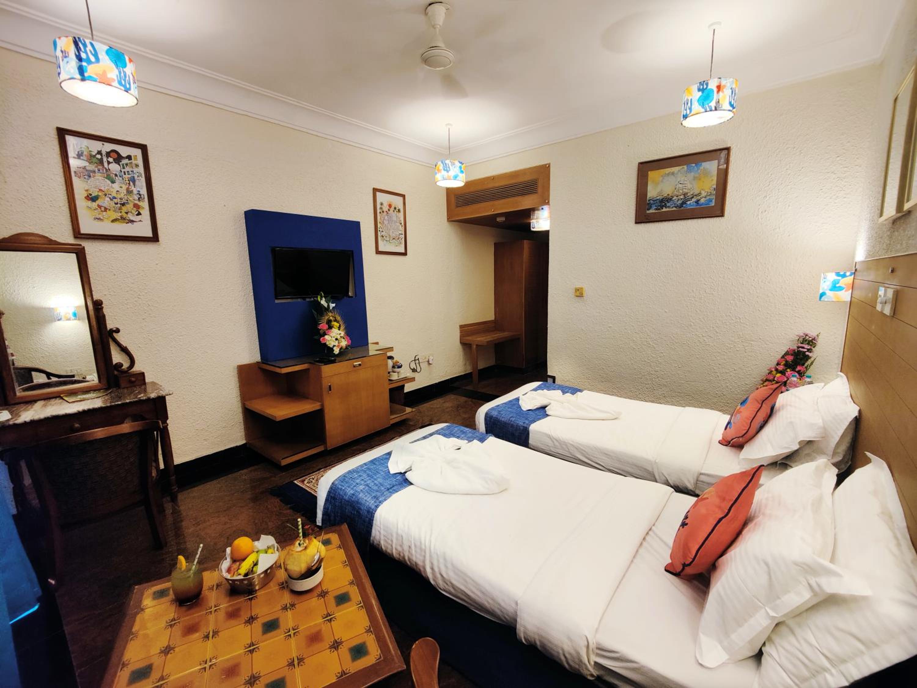 Deluxe Room with Sea View - Photo 9