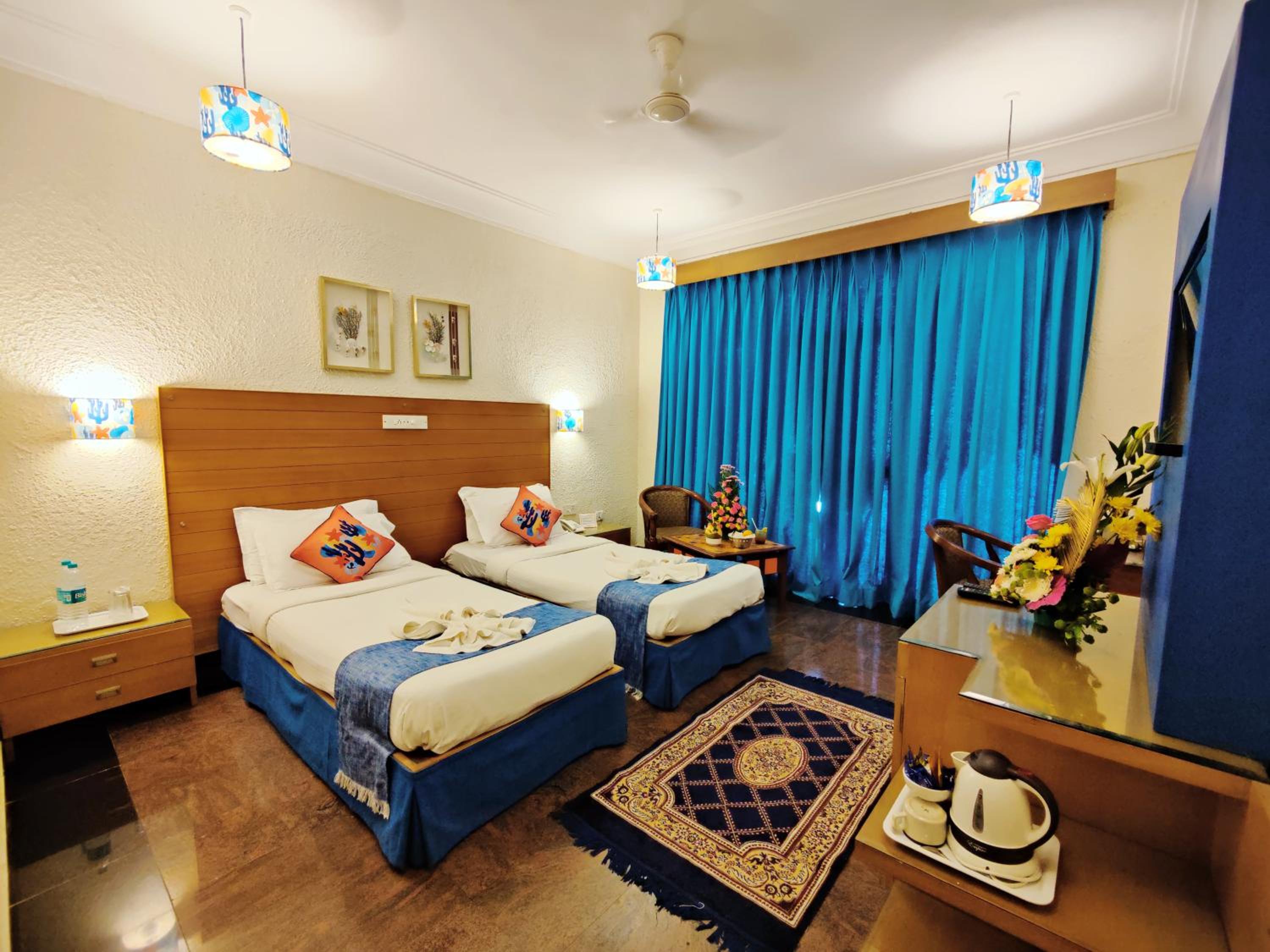 Deluxe Room with Sea View - Photo 11