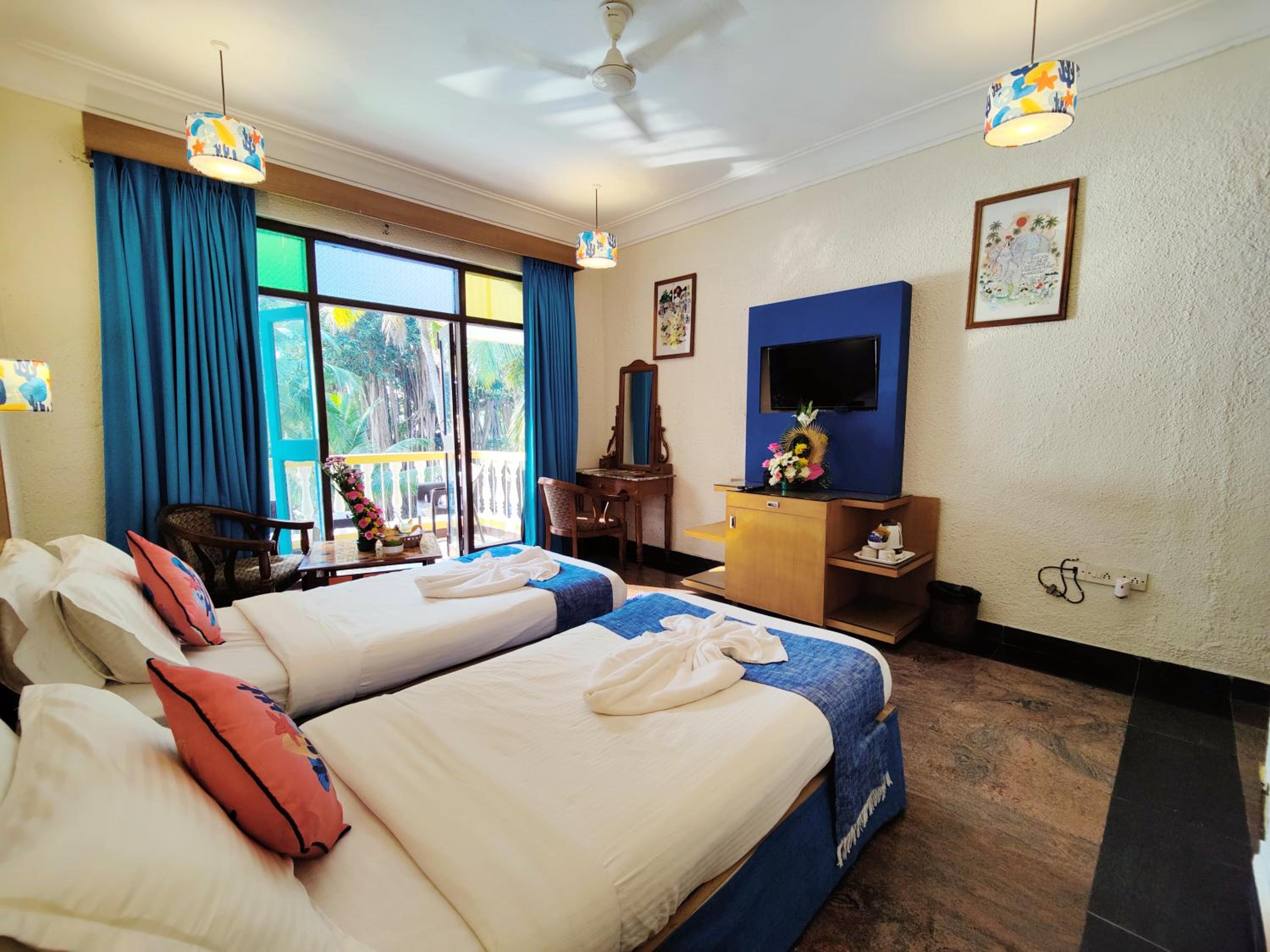 Deluxe Room with Sea View - Photo 10