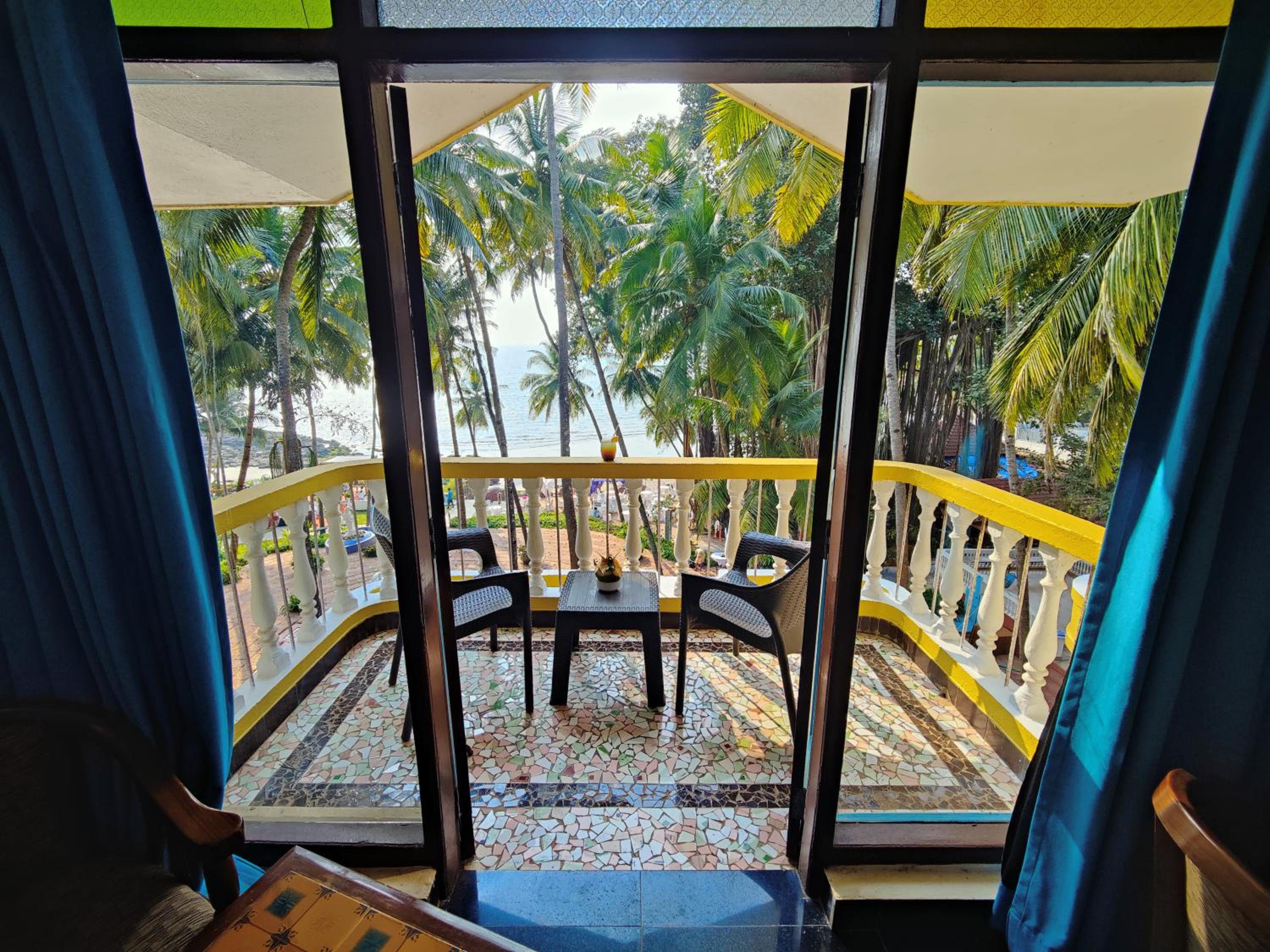 Deluxe Room with Sea View - Photo 8