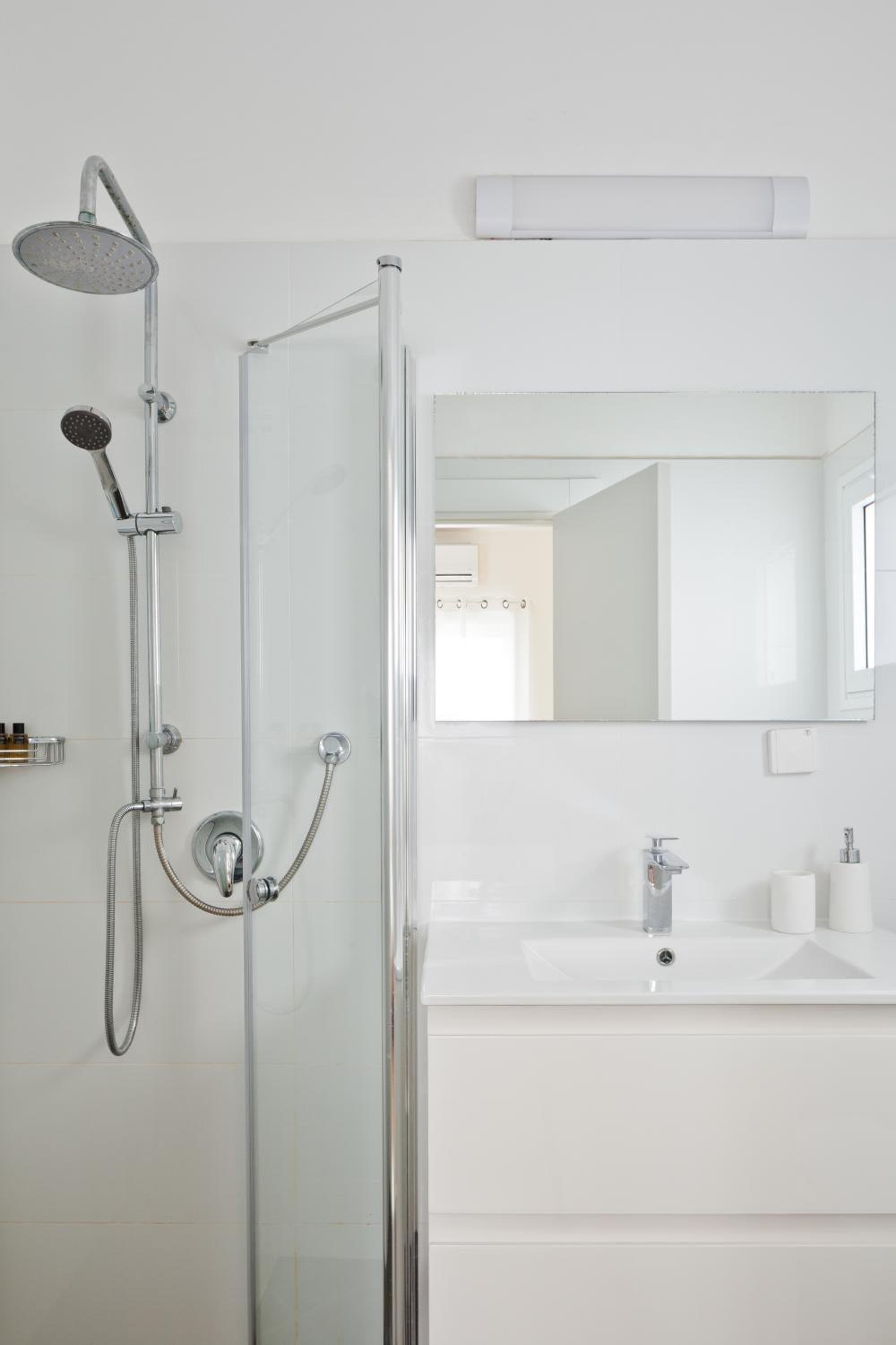 Double Room - Photo 7