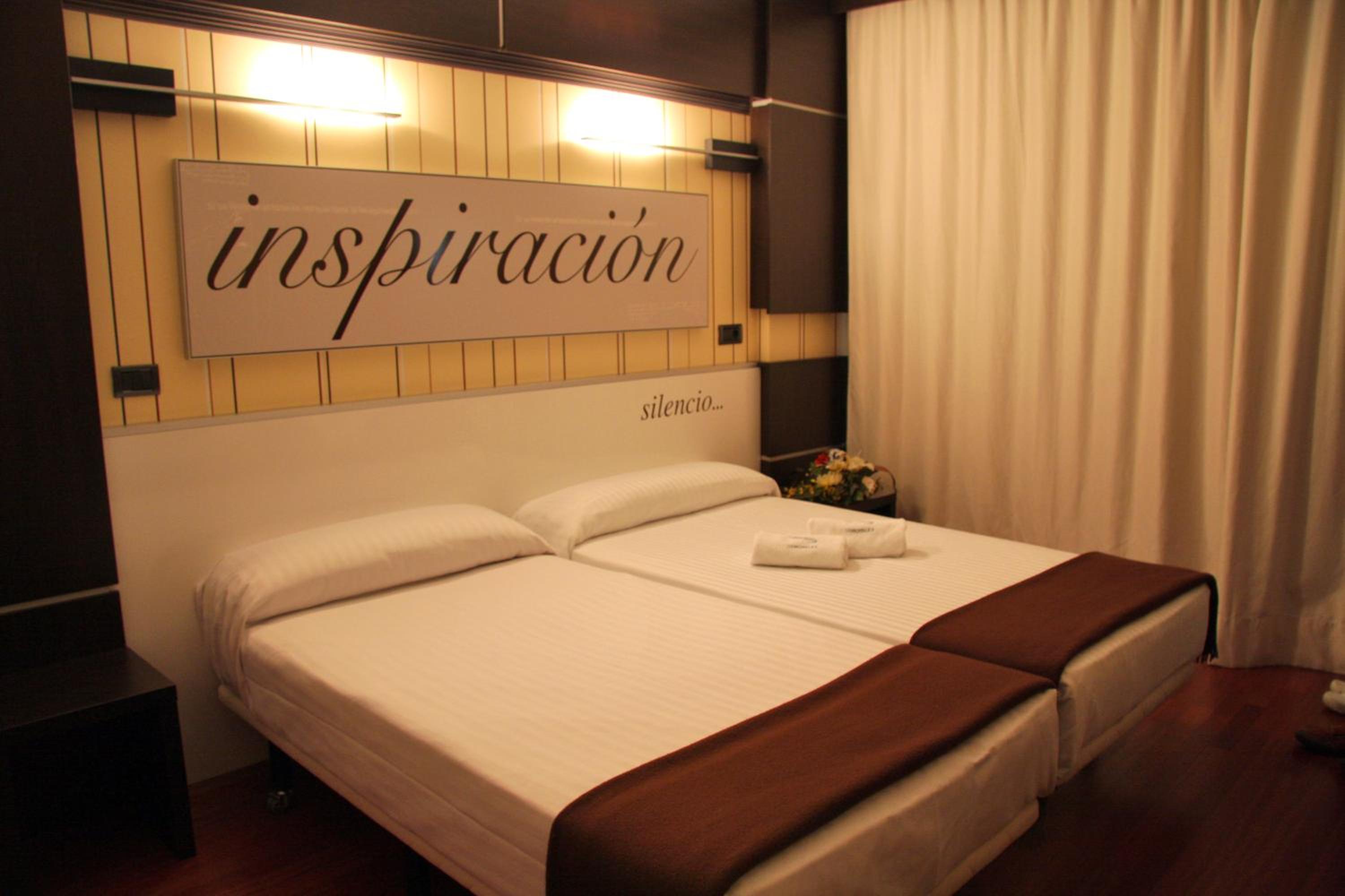 Double or Twin Room - Photo 4