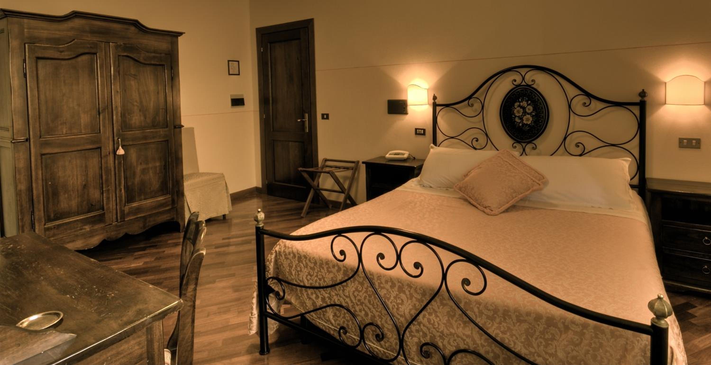 Double Room - Photo 7