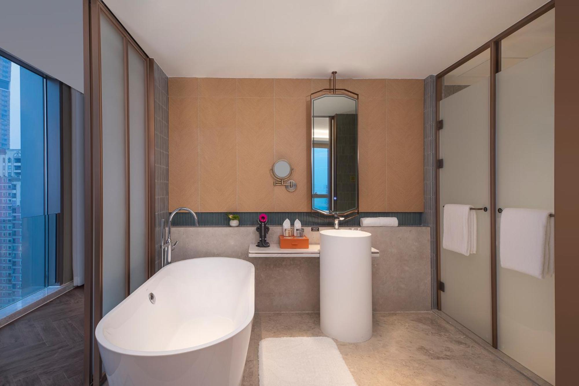 One-Bedroom Suite with River View - Photo 4