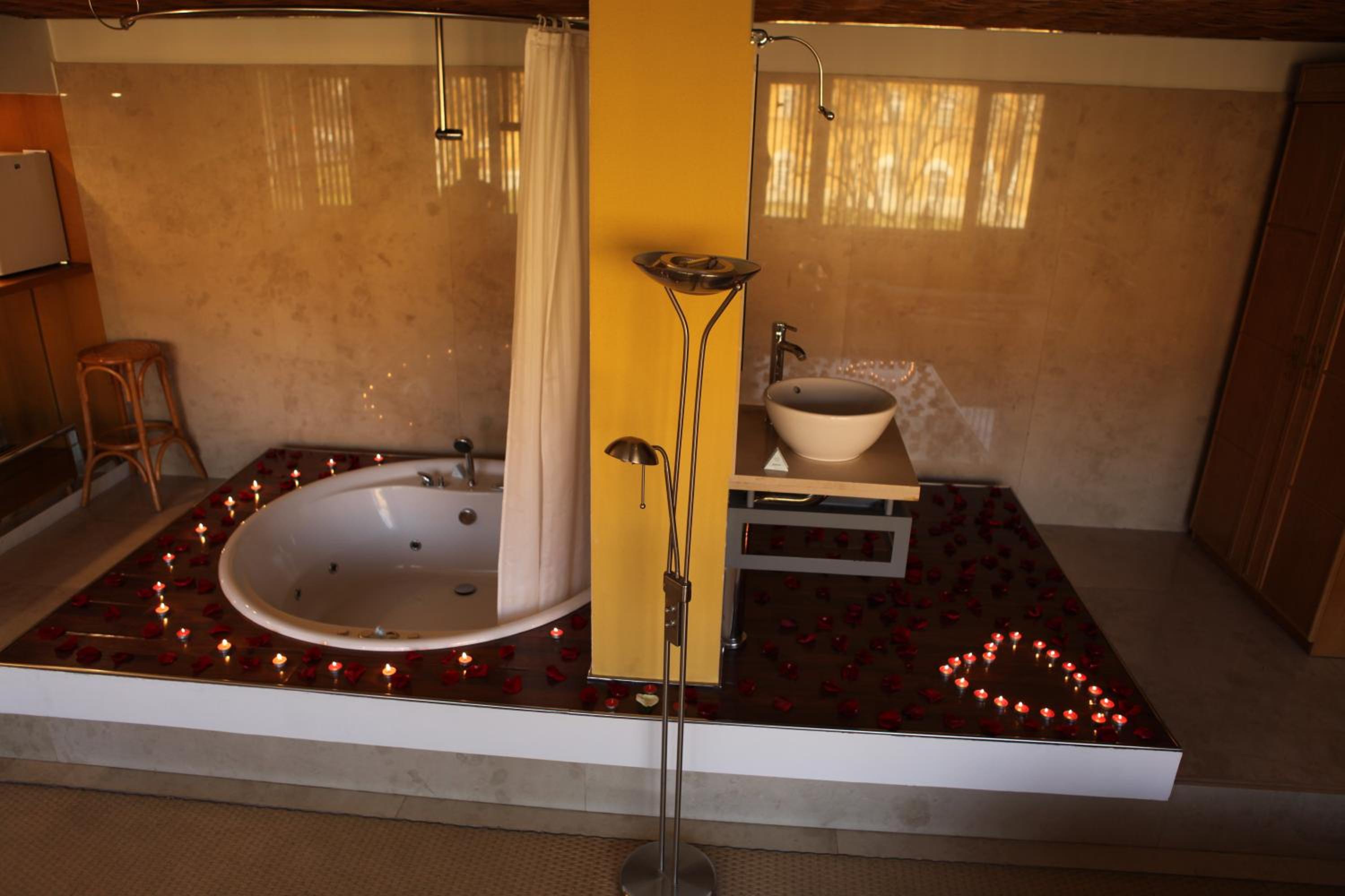 Suite with Spa Bath photo 3