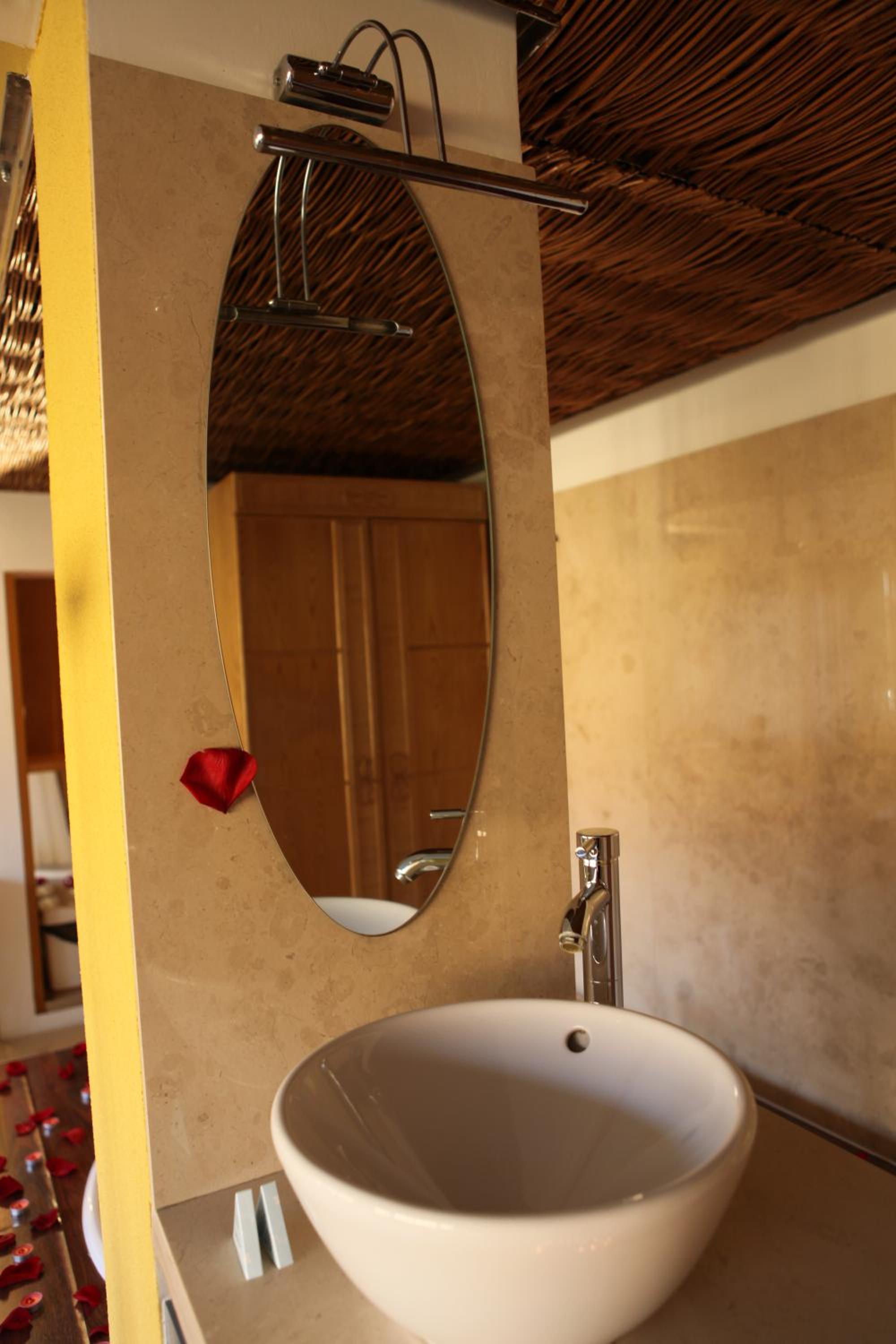Suite with Spa Bath photo 2