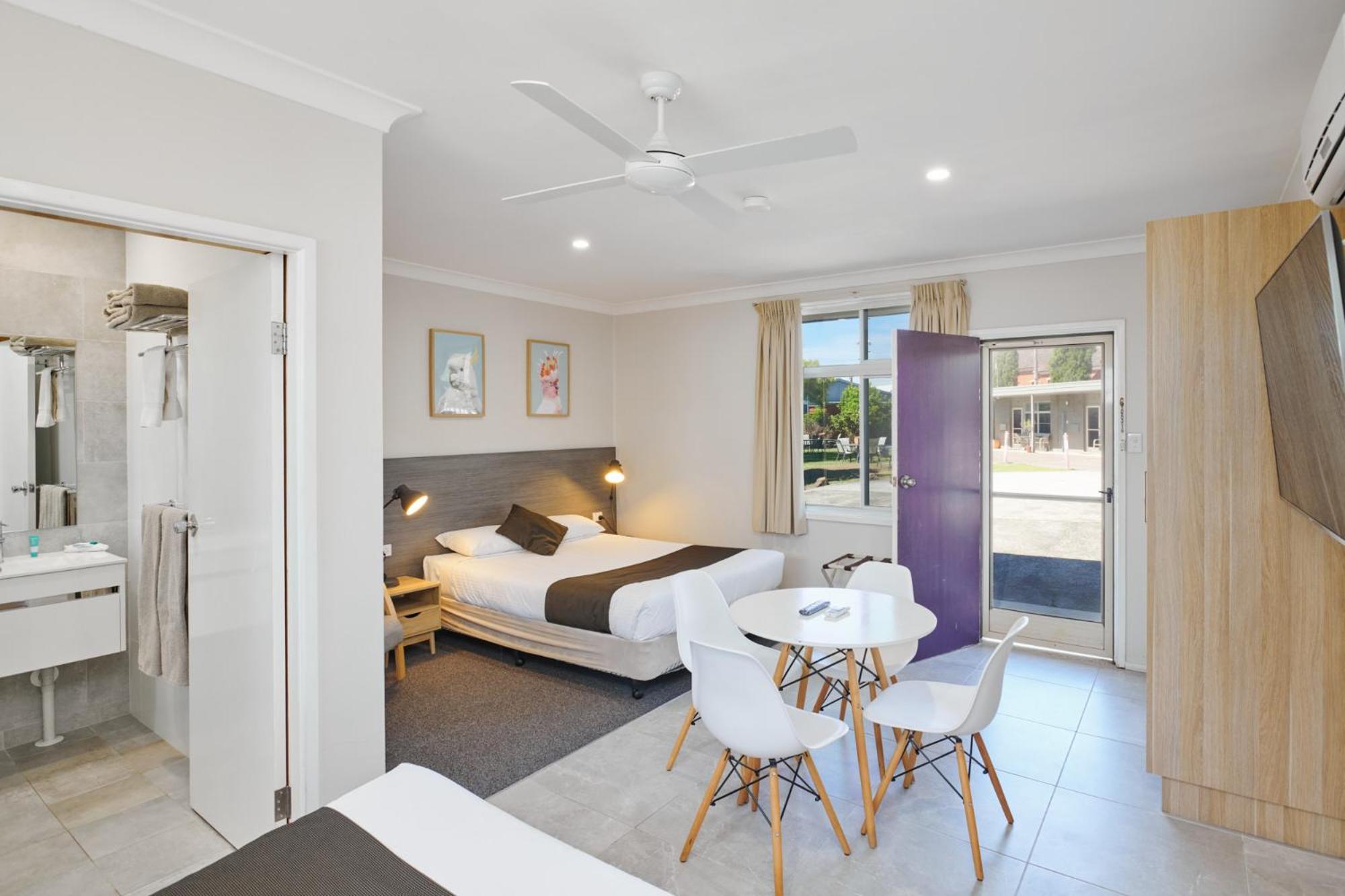 Large Double or Twin Room photo 1