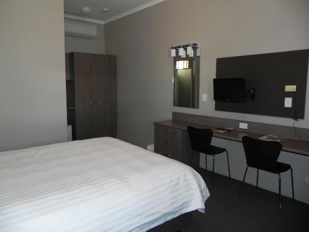 Standard Queen Room