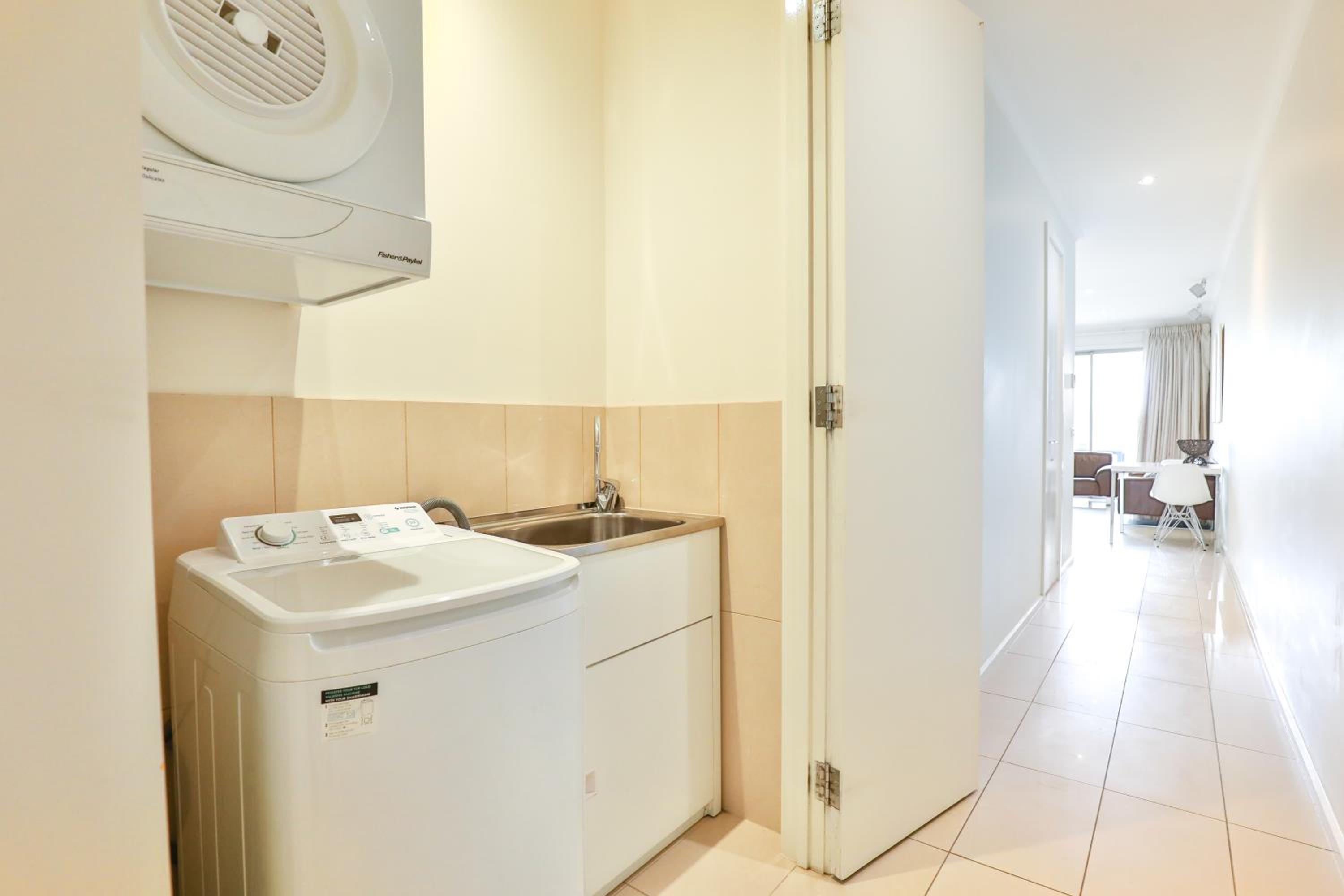 Deluxe One-Bedroom Apartment - Photo 16