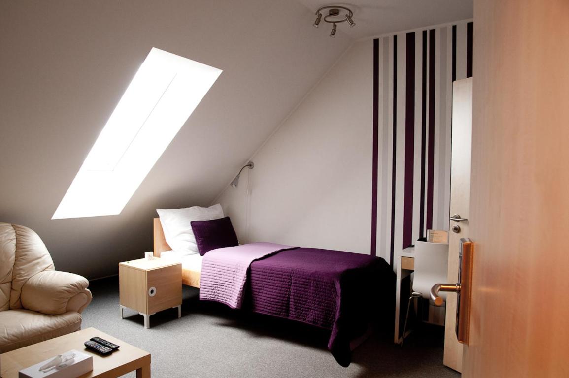 Single Room with Bathroom photo 1