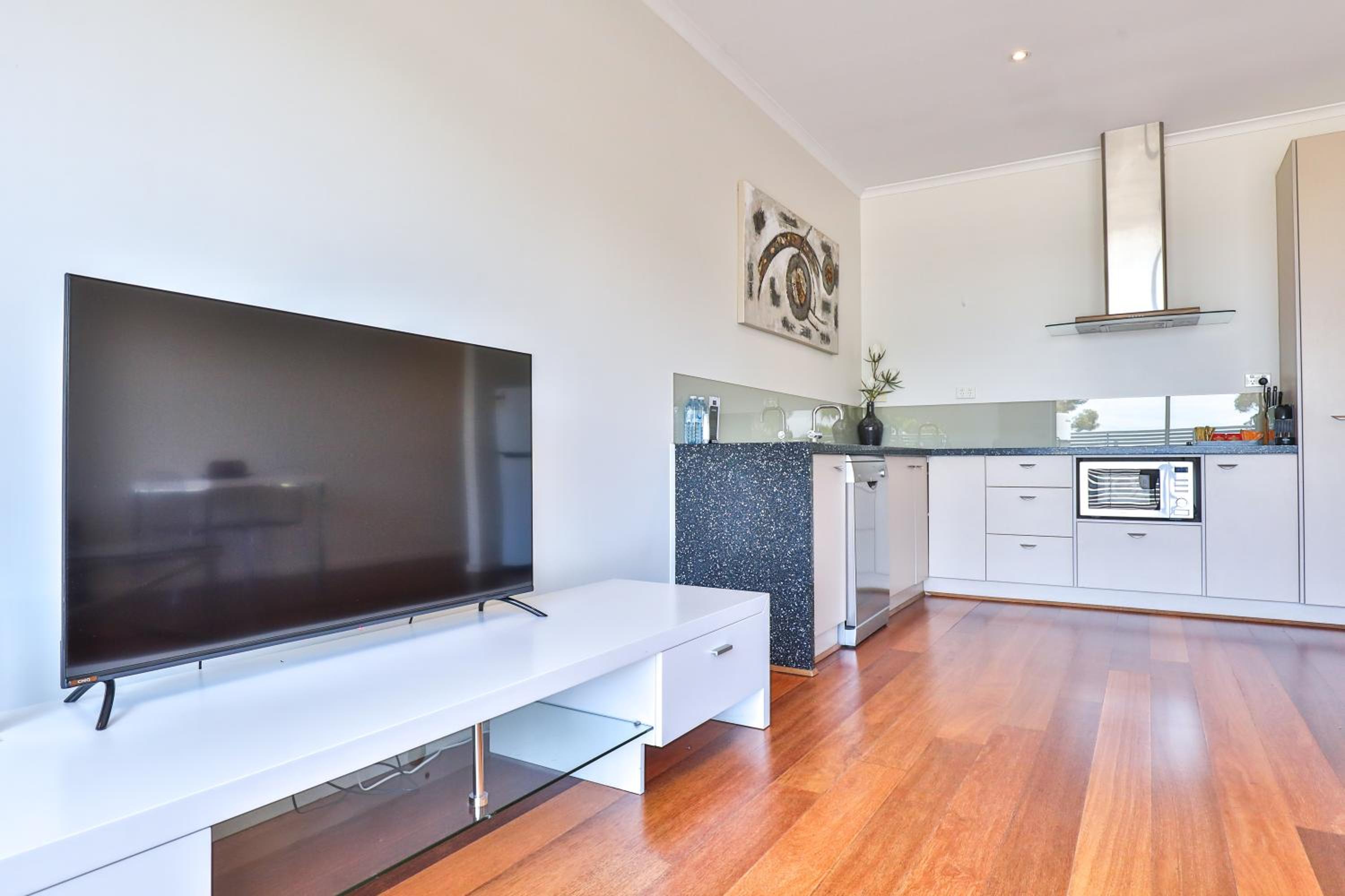 Two-Bedroom Apartment - Photo 3