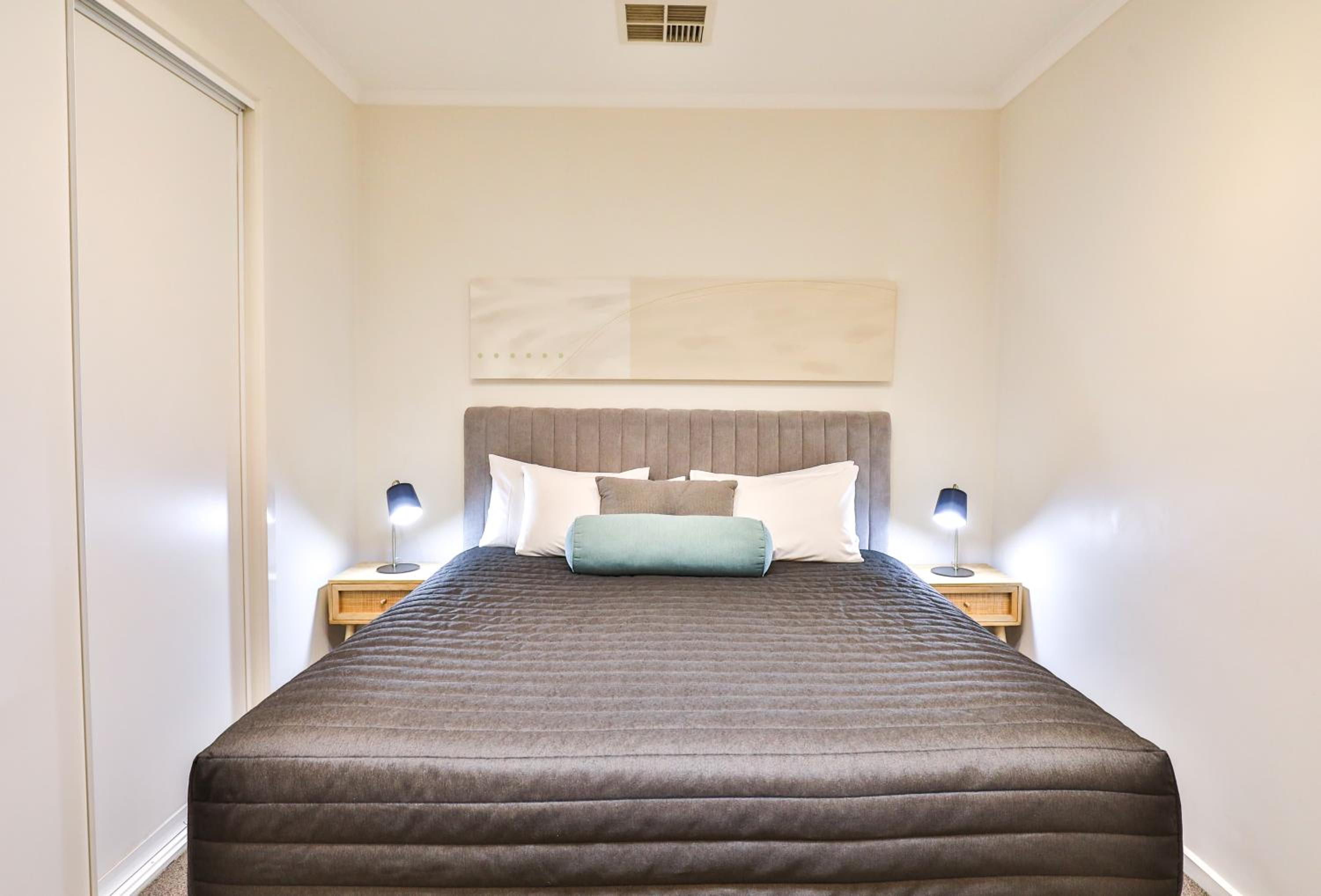 Two-Bedroom Apartment - Photo 8