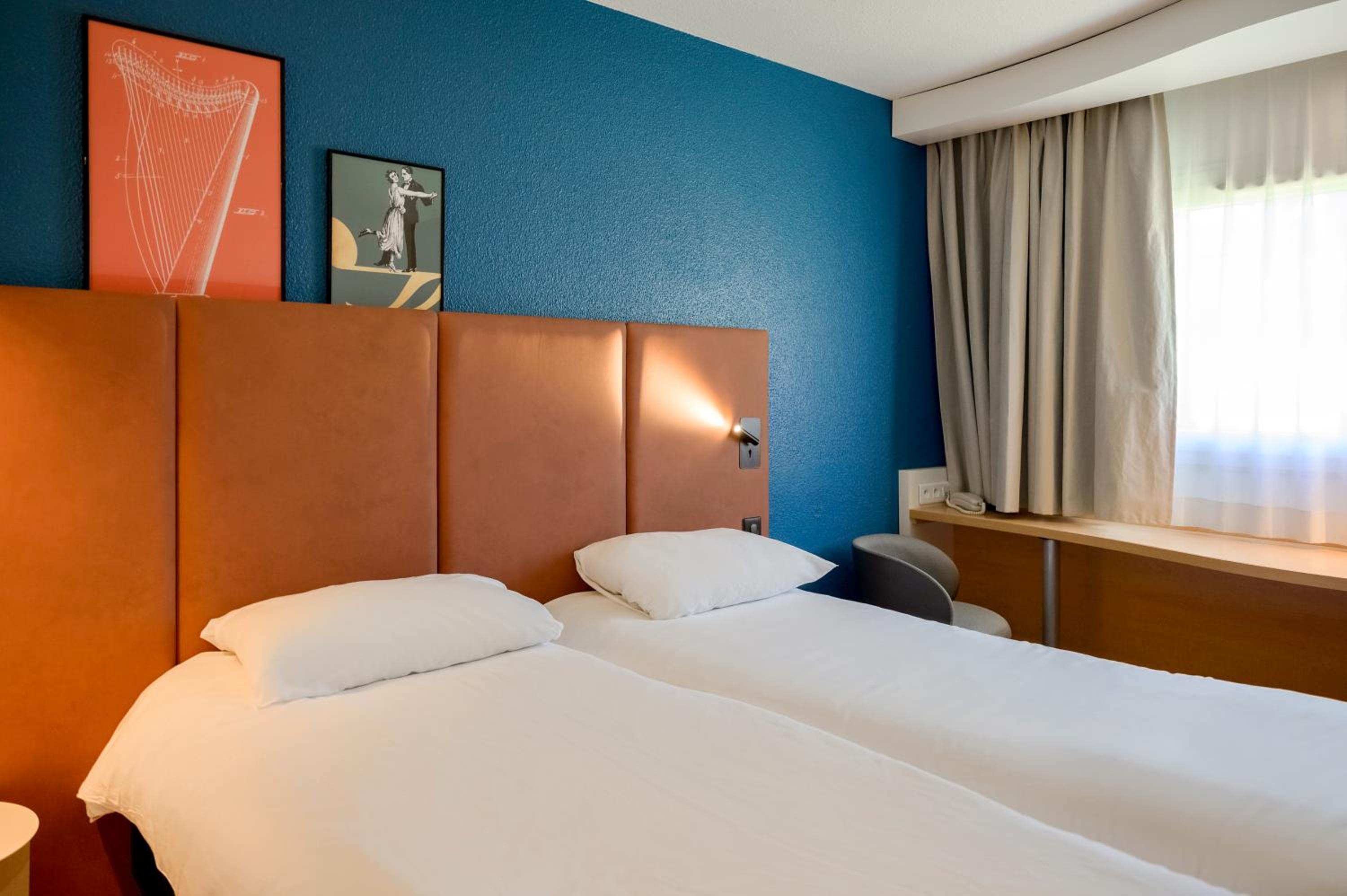 Standard Room with 2 Single Beds - Photo 6
