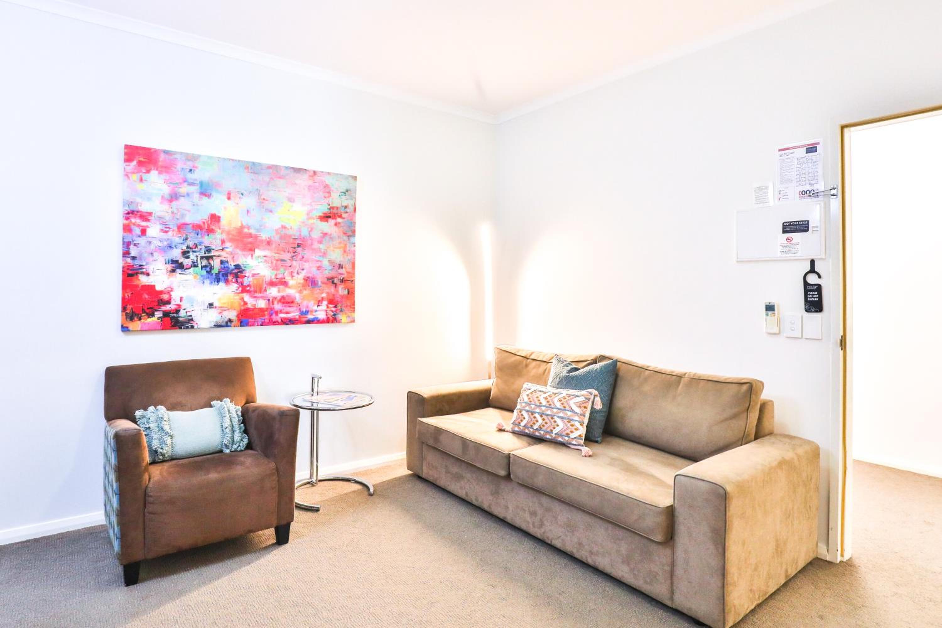 Deluxe One-Bedroom Apartment