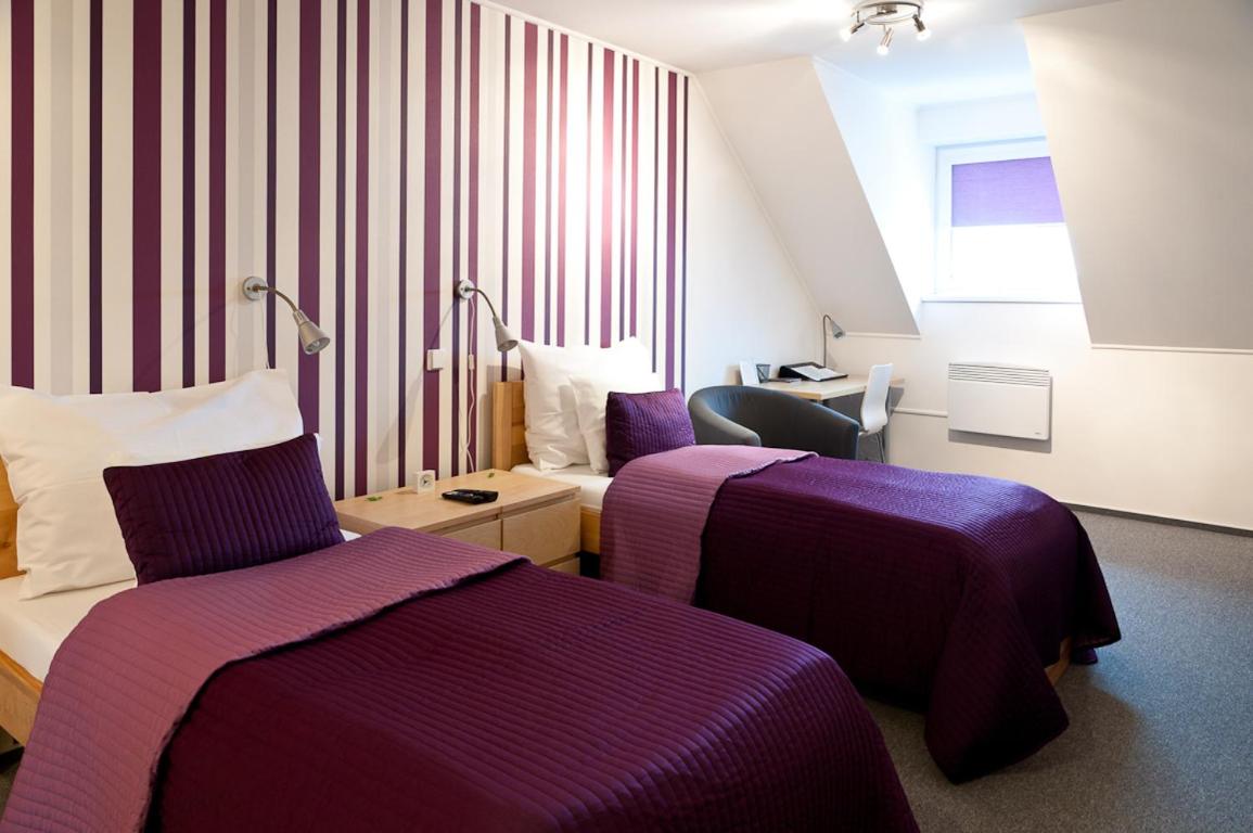 Twin Room with Bathroom photo 1