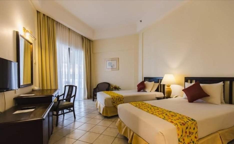 Deluxe Twin Room with Sea View photo 2