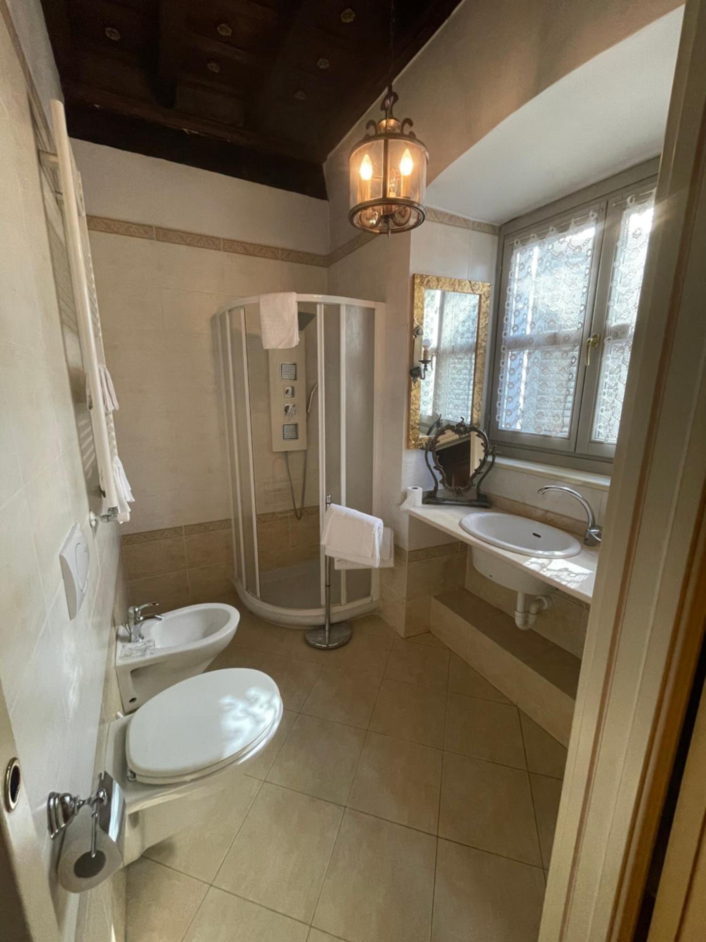 Double Room - Photo 4
