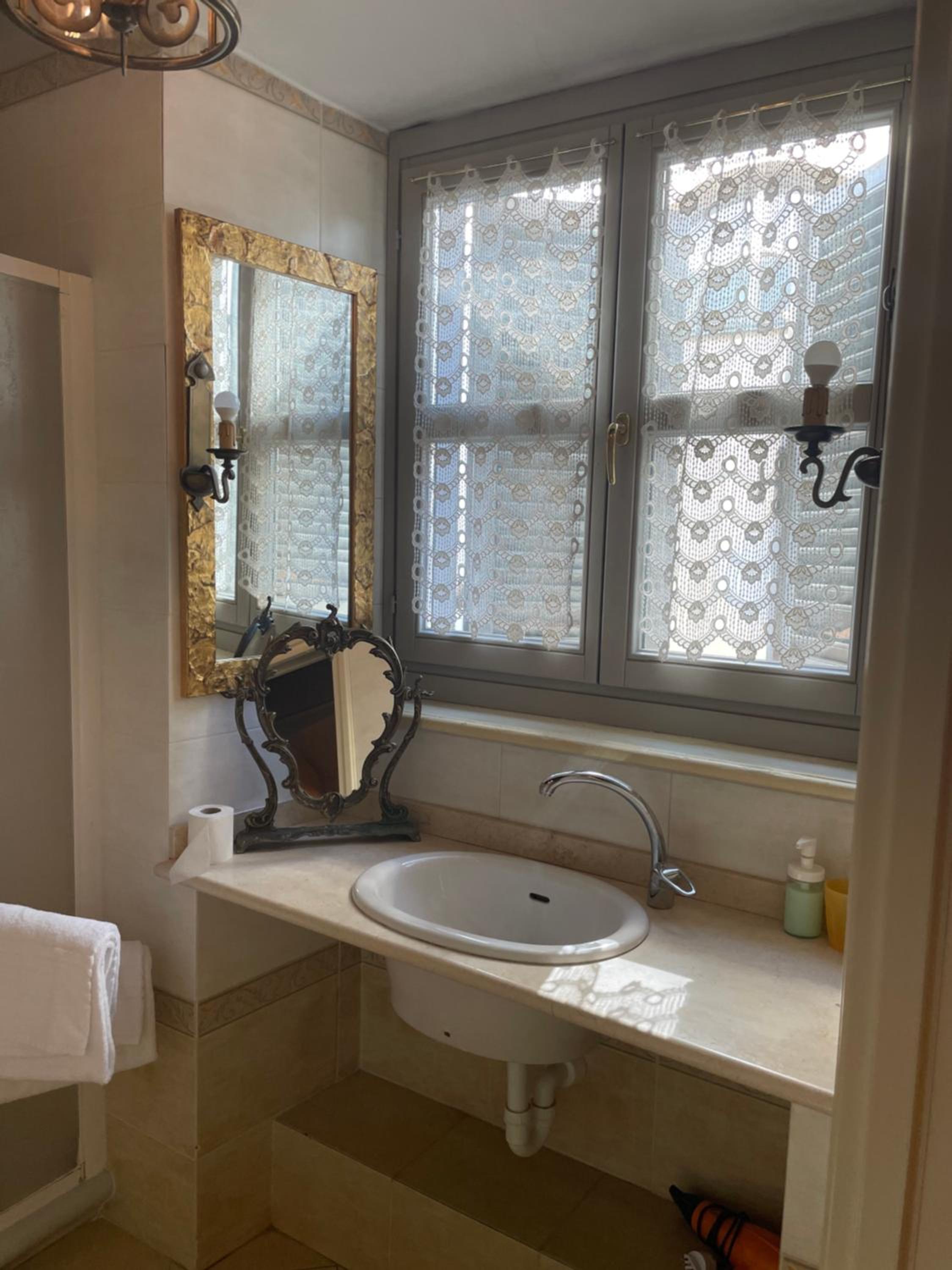 Double Room - Photo 3