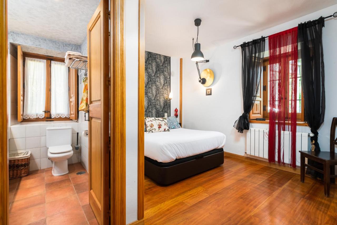 Double Room - Photo 9