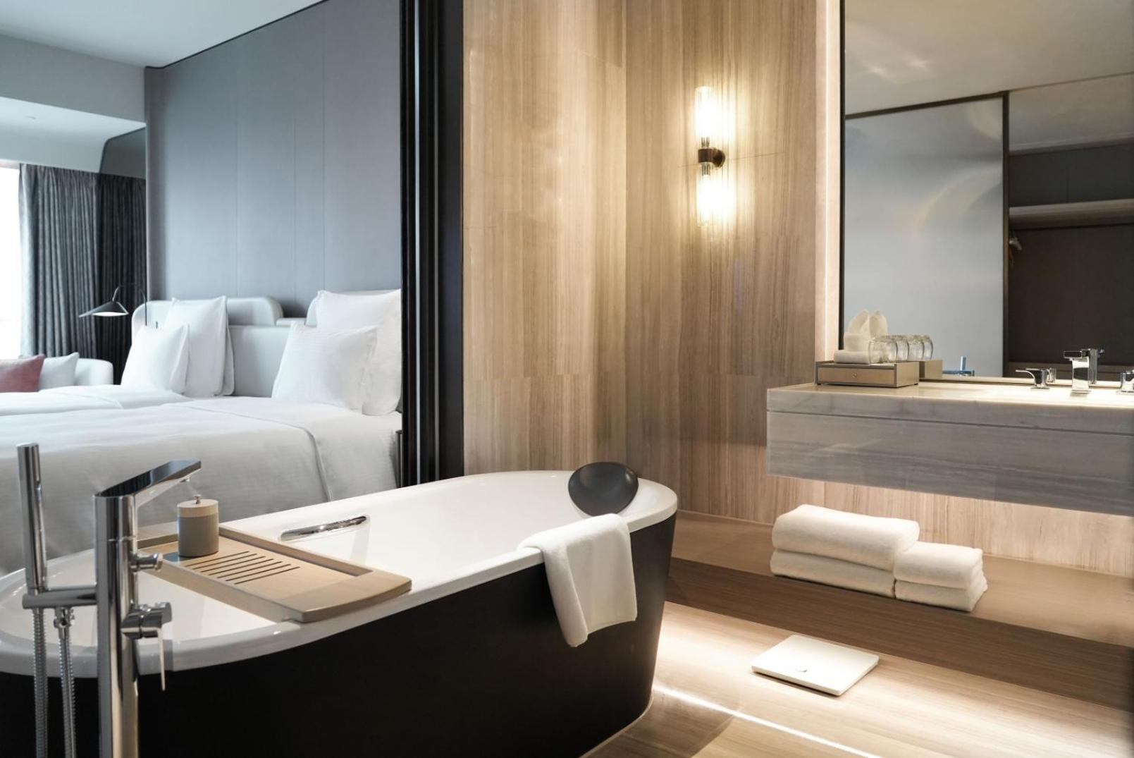 Premium Deluxe Double Room with Two Double Beds - Skyline View - Photo 3