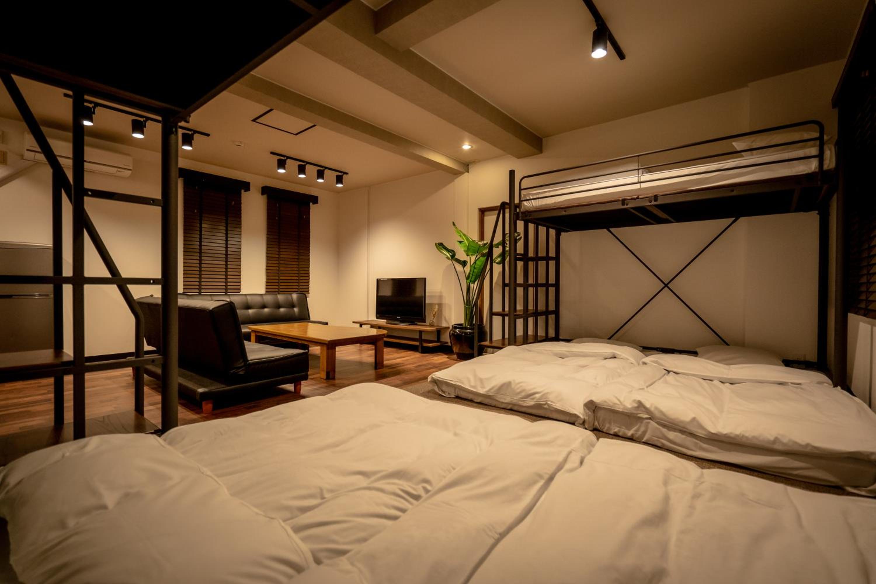 Superior Family Room - Photo 14