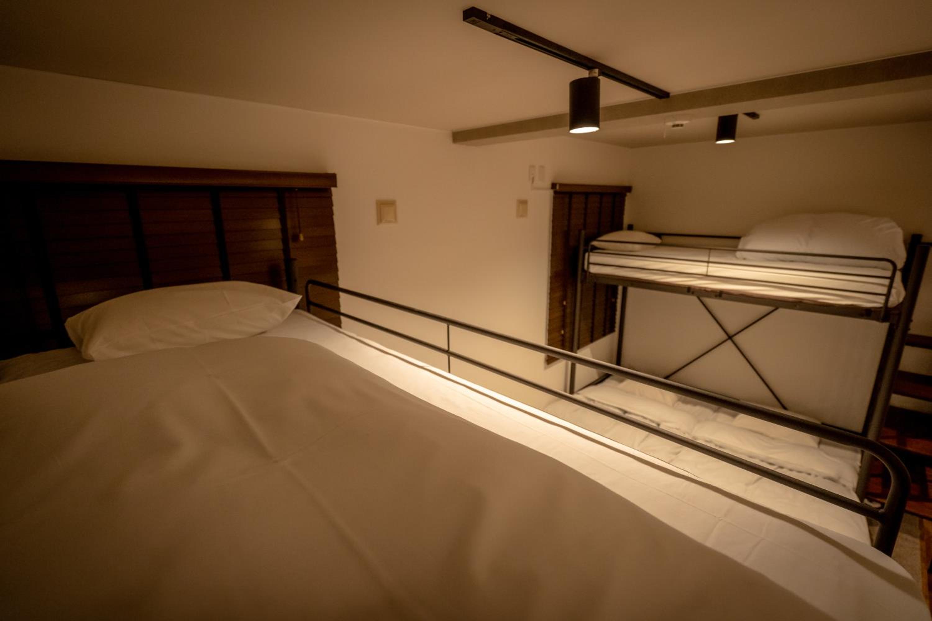 Superior Family Room - Photo 16