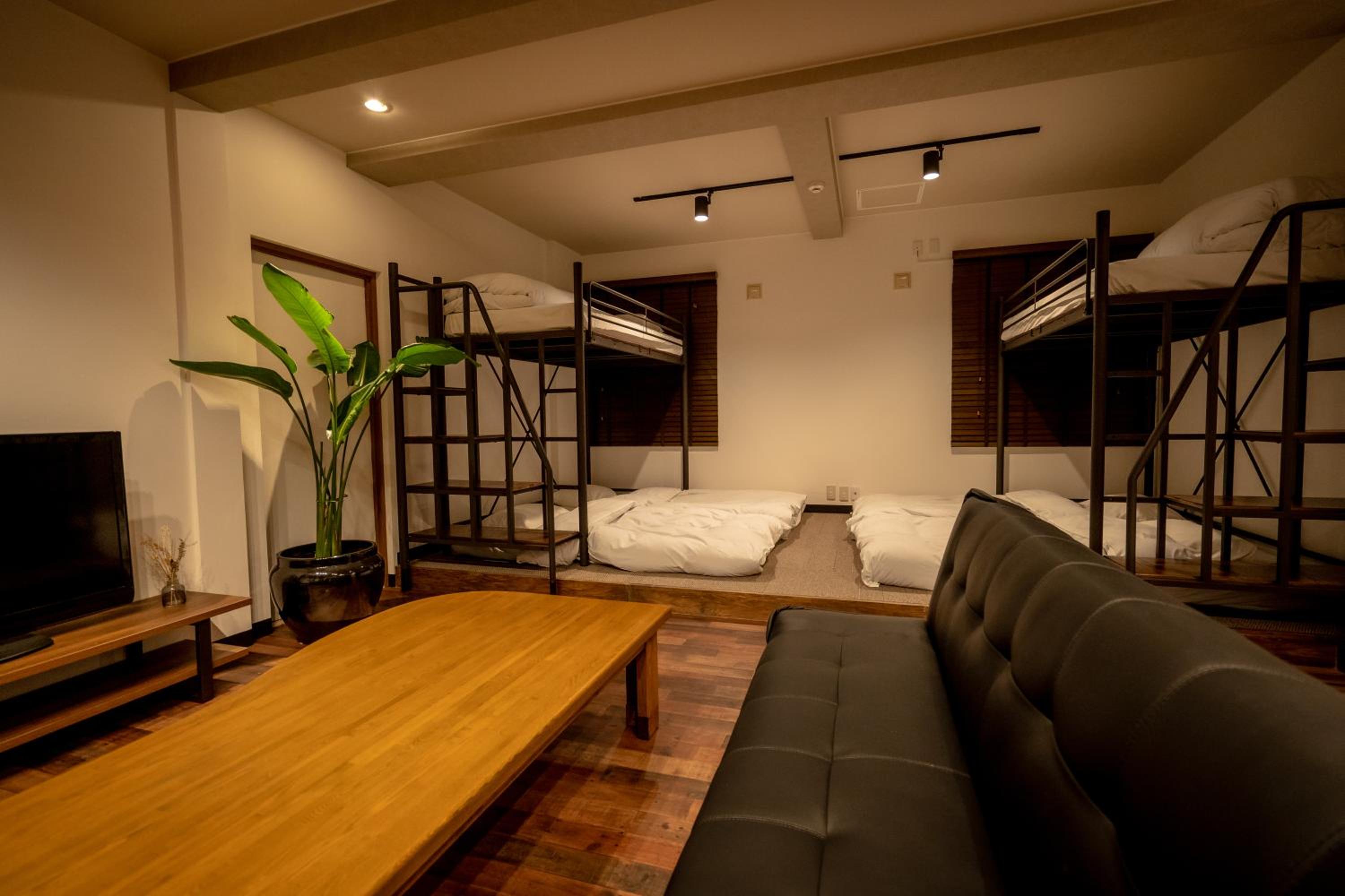 Superior Family Room - Photo 11