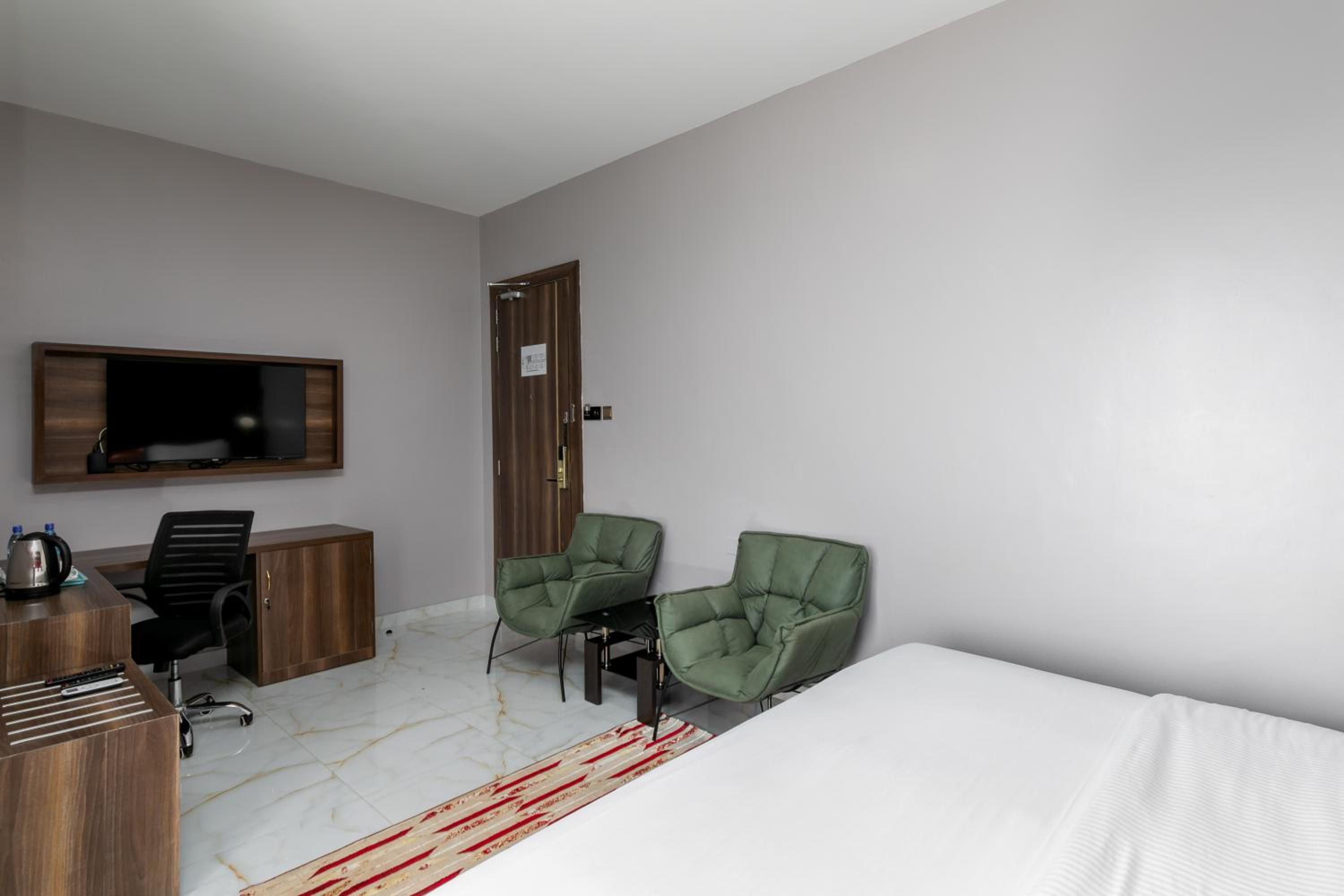 Deluxe King Room photo 1