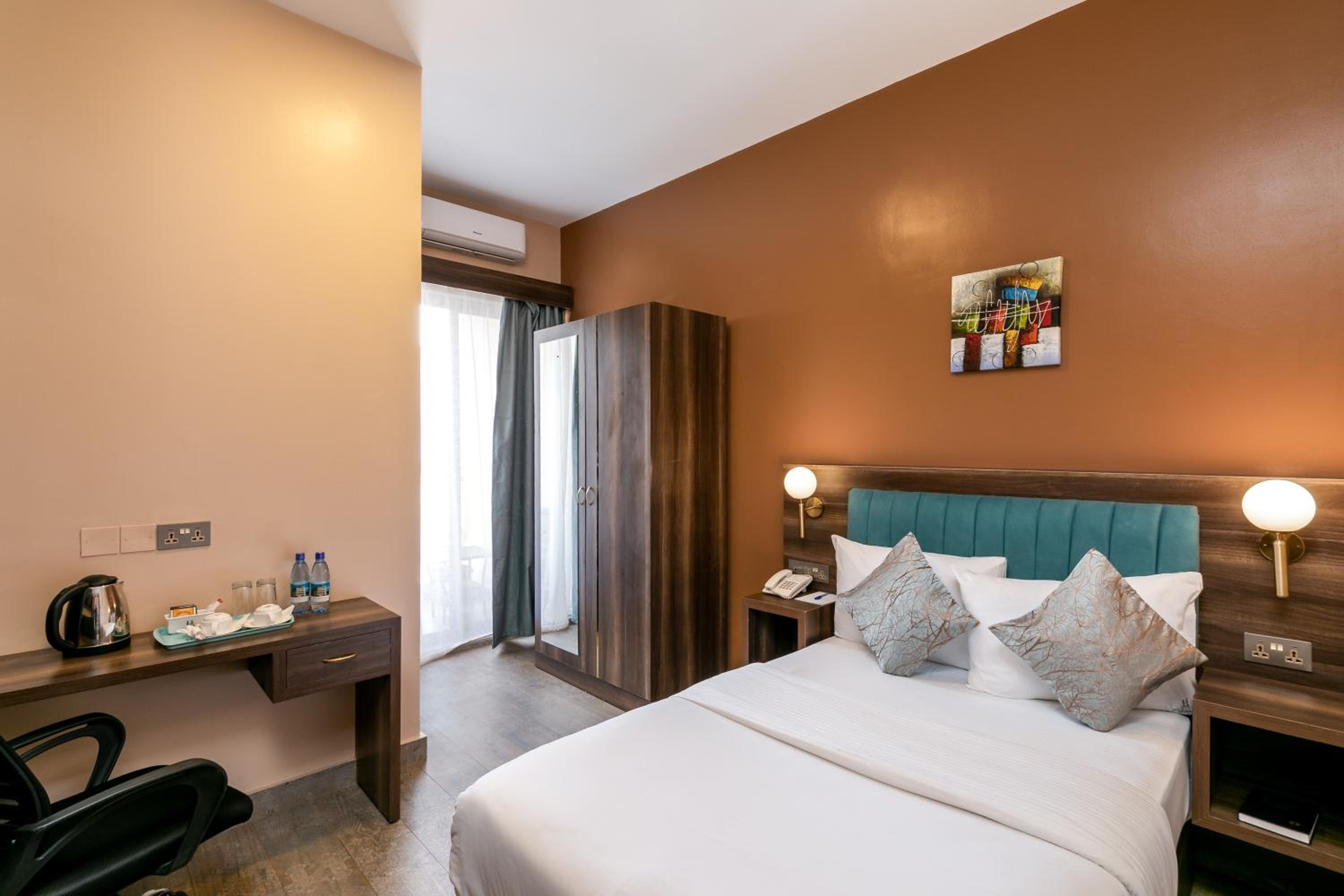 Single Room with Bathroom photo 1
